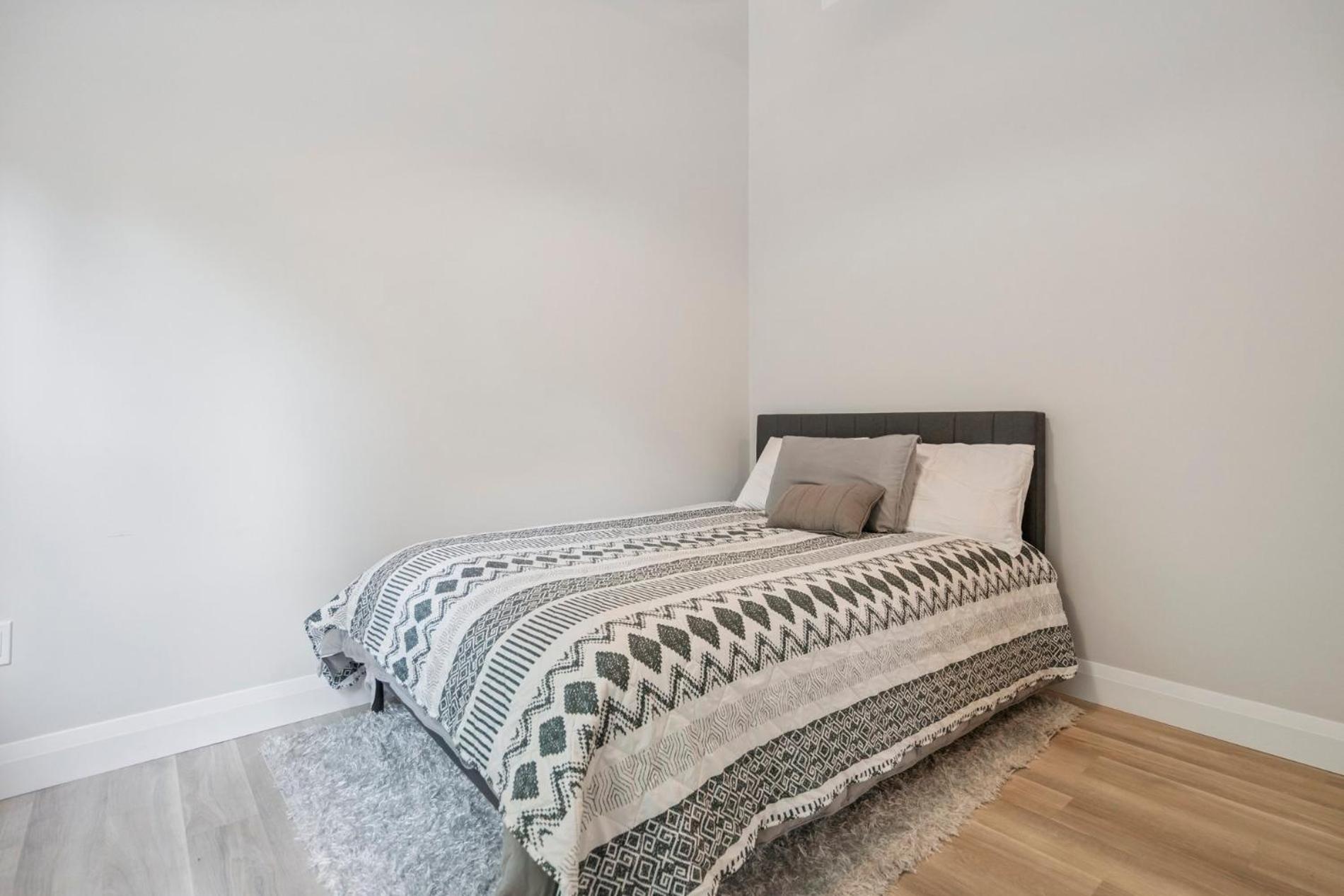 PRIVATE SUITE IN OLD TOWN MIN STAY 30 days