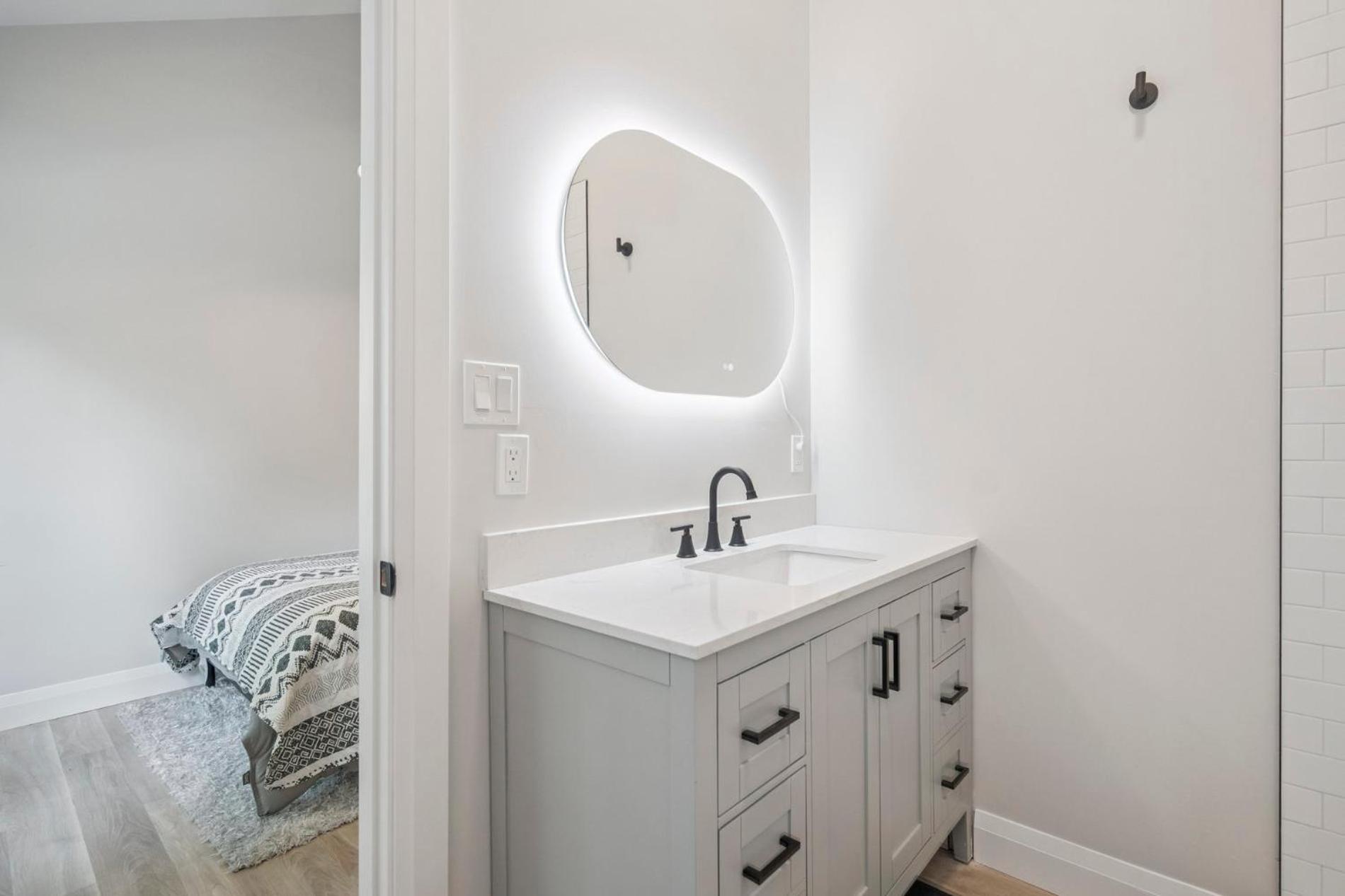 PRIVATE SUITE IN OLD TOWN MIN STAY 30 days