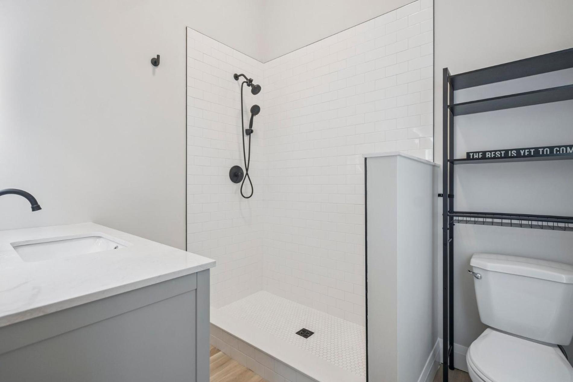 PRIVATE SUITE IN OLD TOWN MIN STAY 30 days