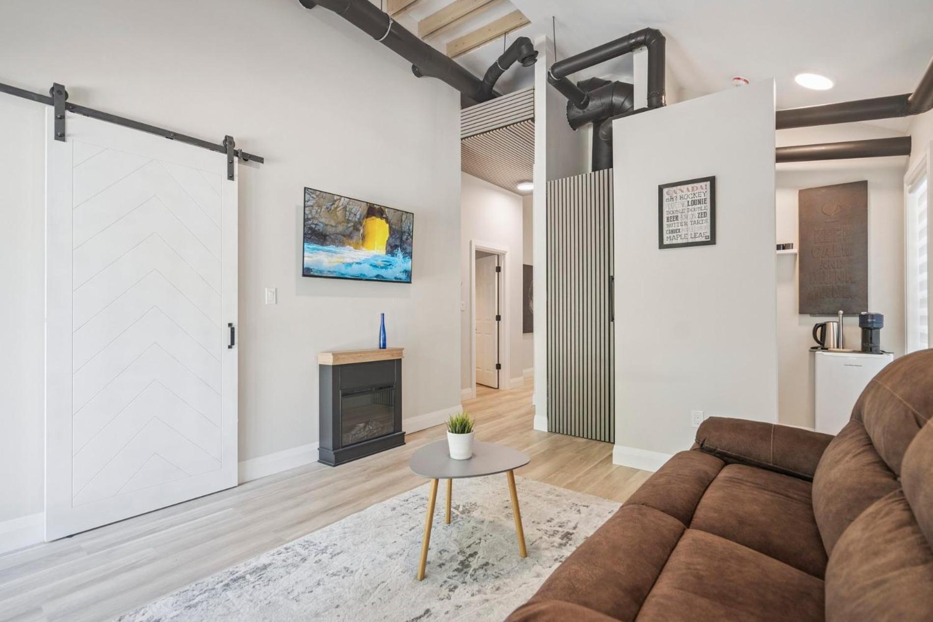 PRIVATE SUITE IN OLD TOWN MIN STAY 30 days