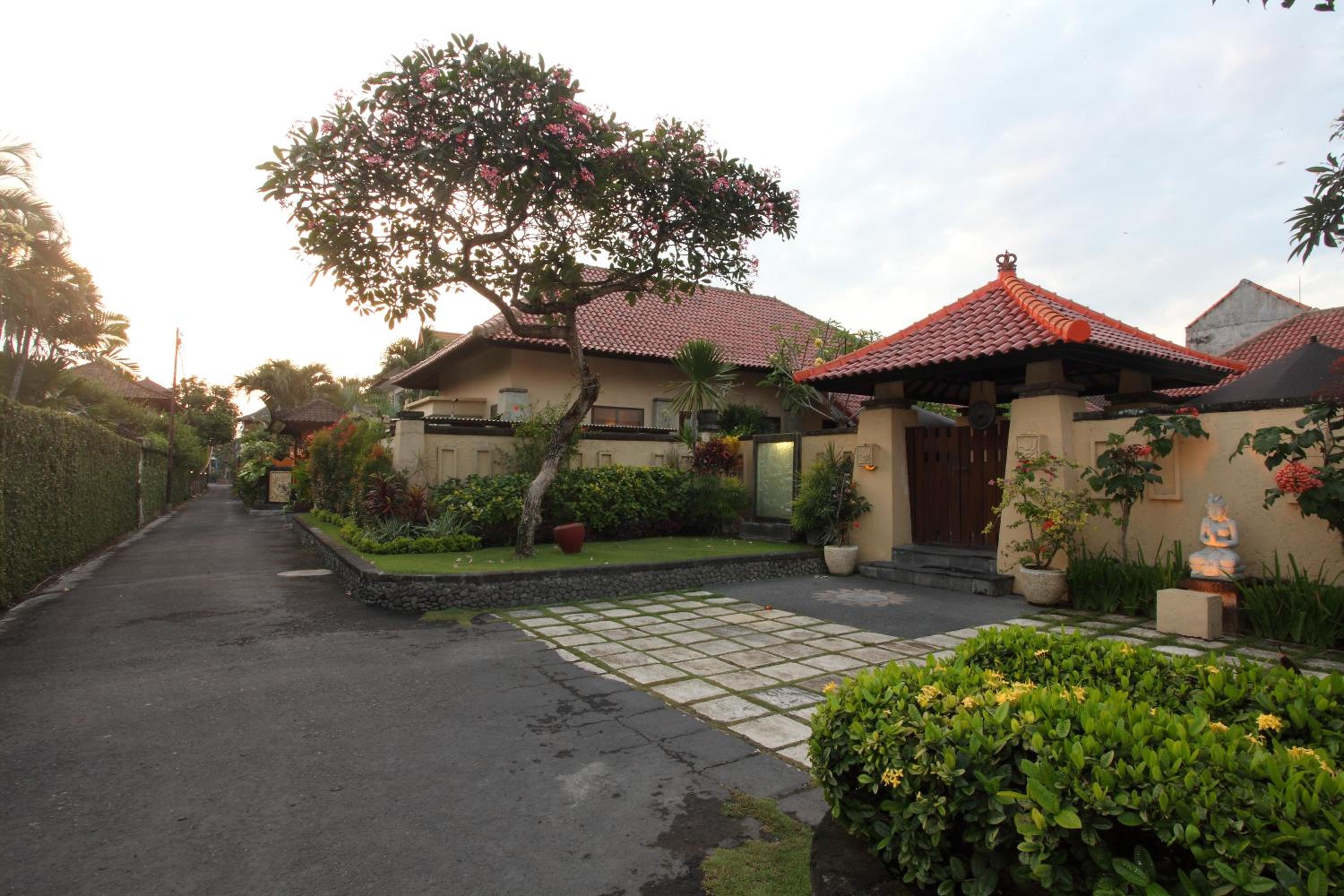 Hotel Pondok Ayu - Image 1