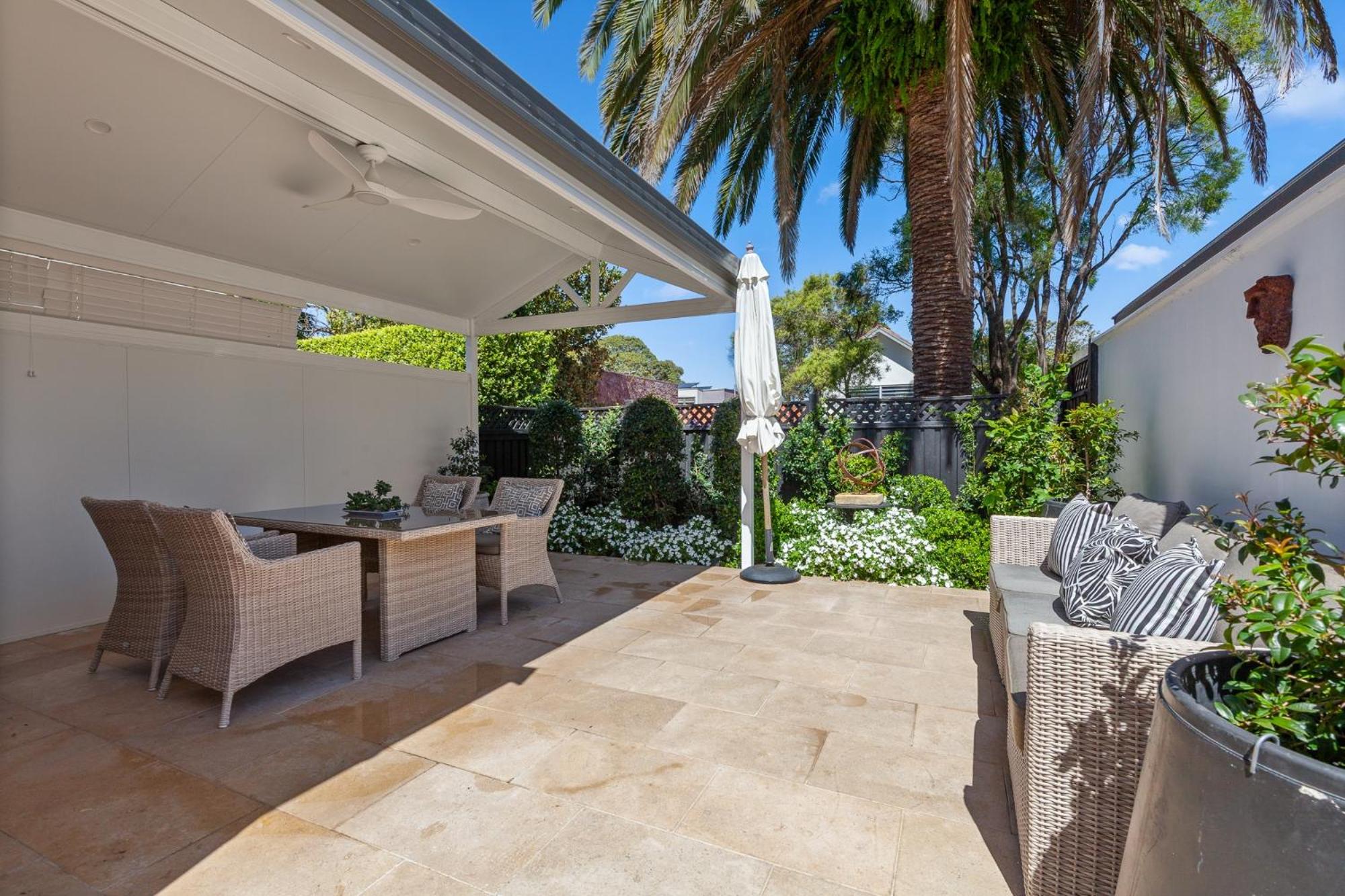 Family Retreat with Outdoor Courtyard