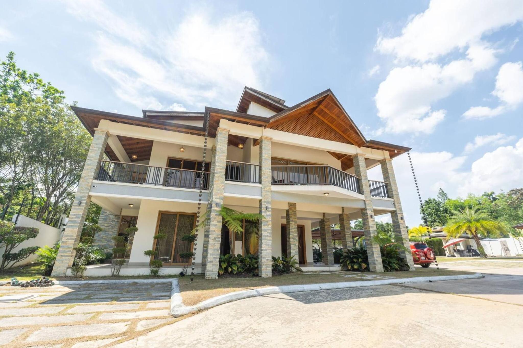La Vega Villa with Private Pool and BBQ