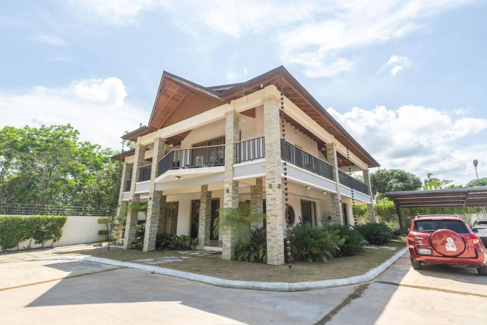 La Vega Villa with Private Pool and BBQ