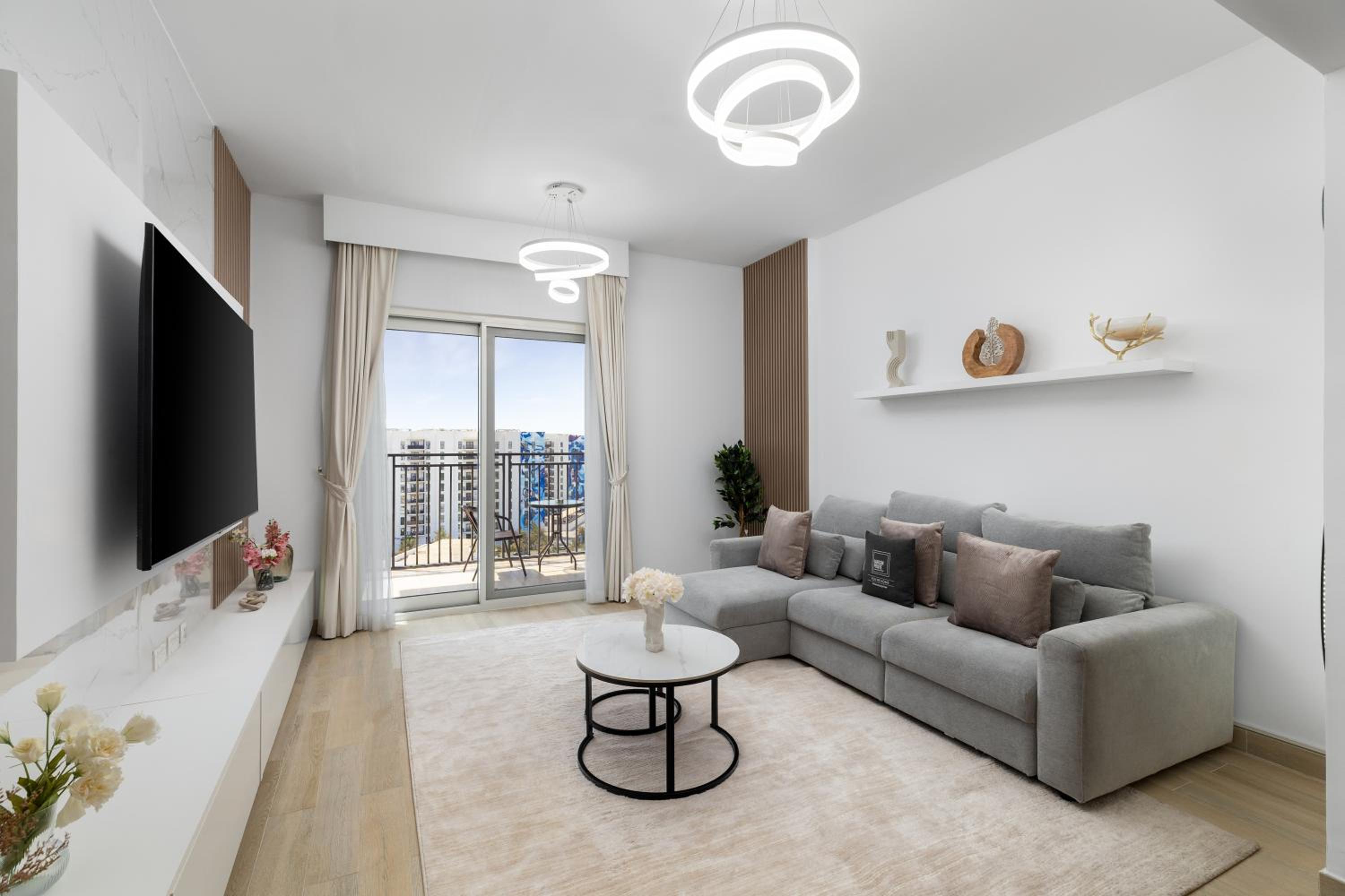 Maison Privee - Sleek Yas Getaway with Ferrari World and Canal Views