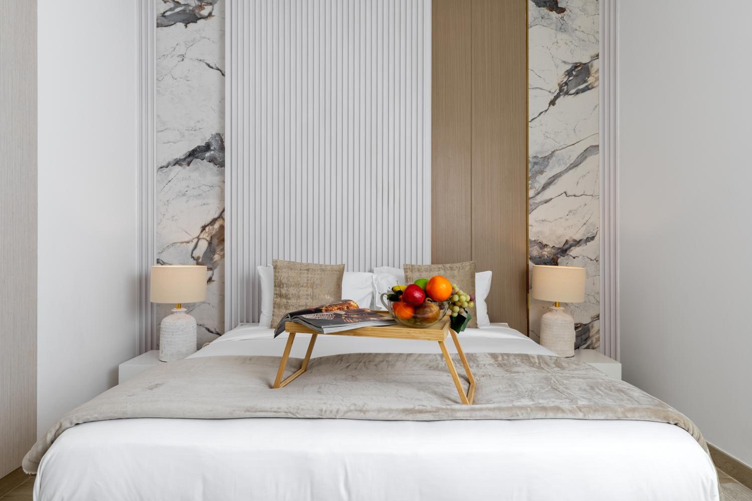 Maison Privee - Sleek Yas Getaway with Ferrari World and Canal Views