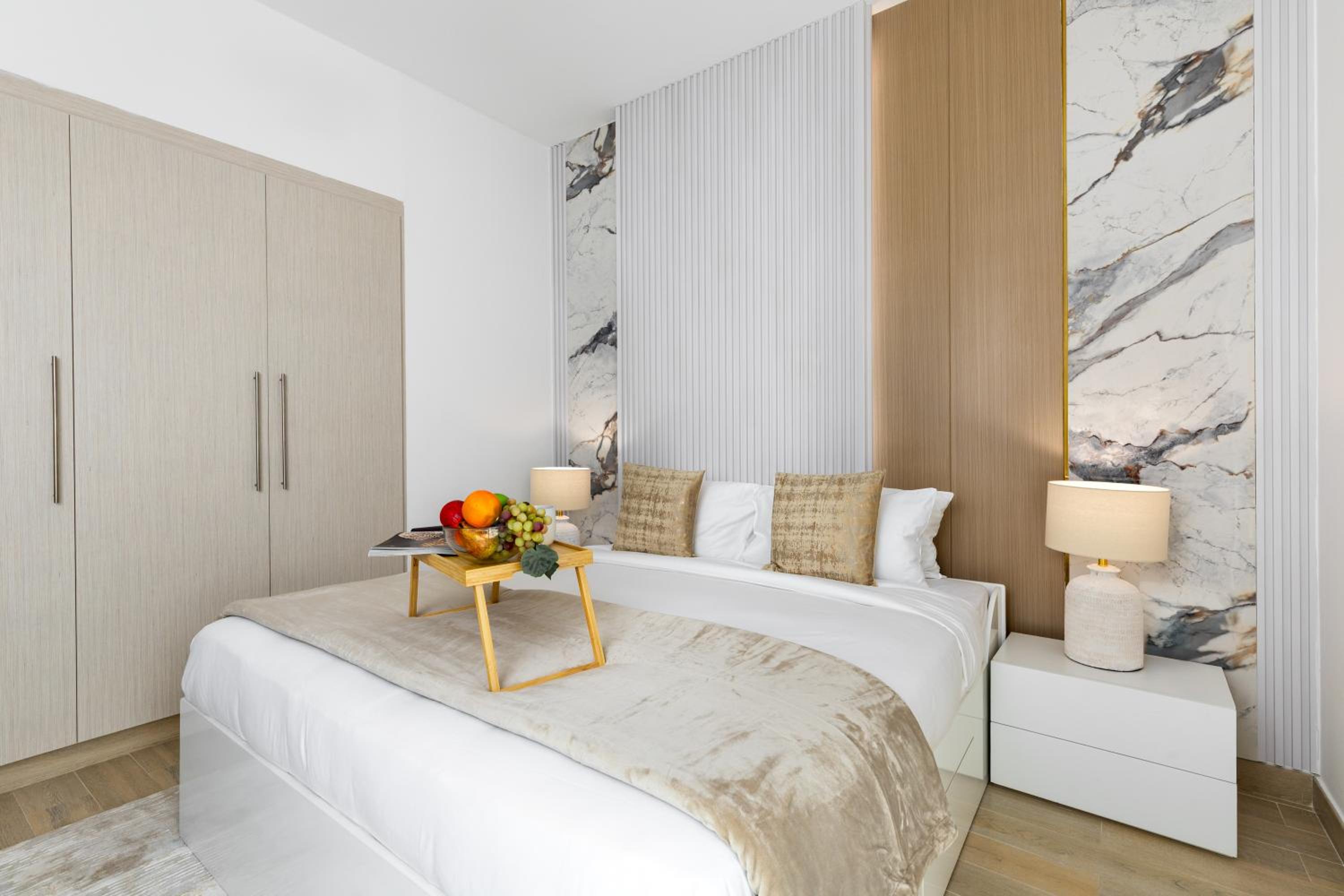 Maison Privee - Sleek Yas Getaway with Ferrari World and Canal Views