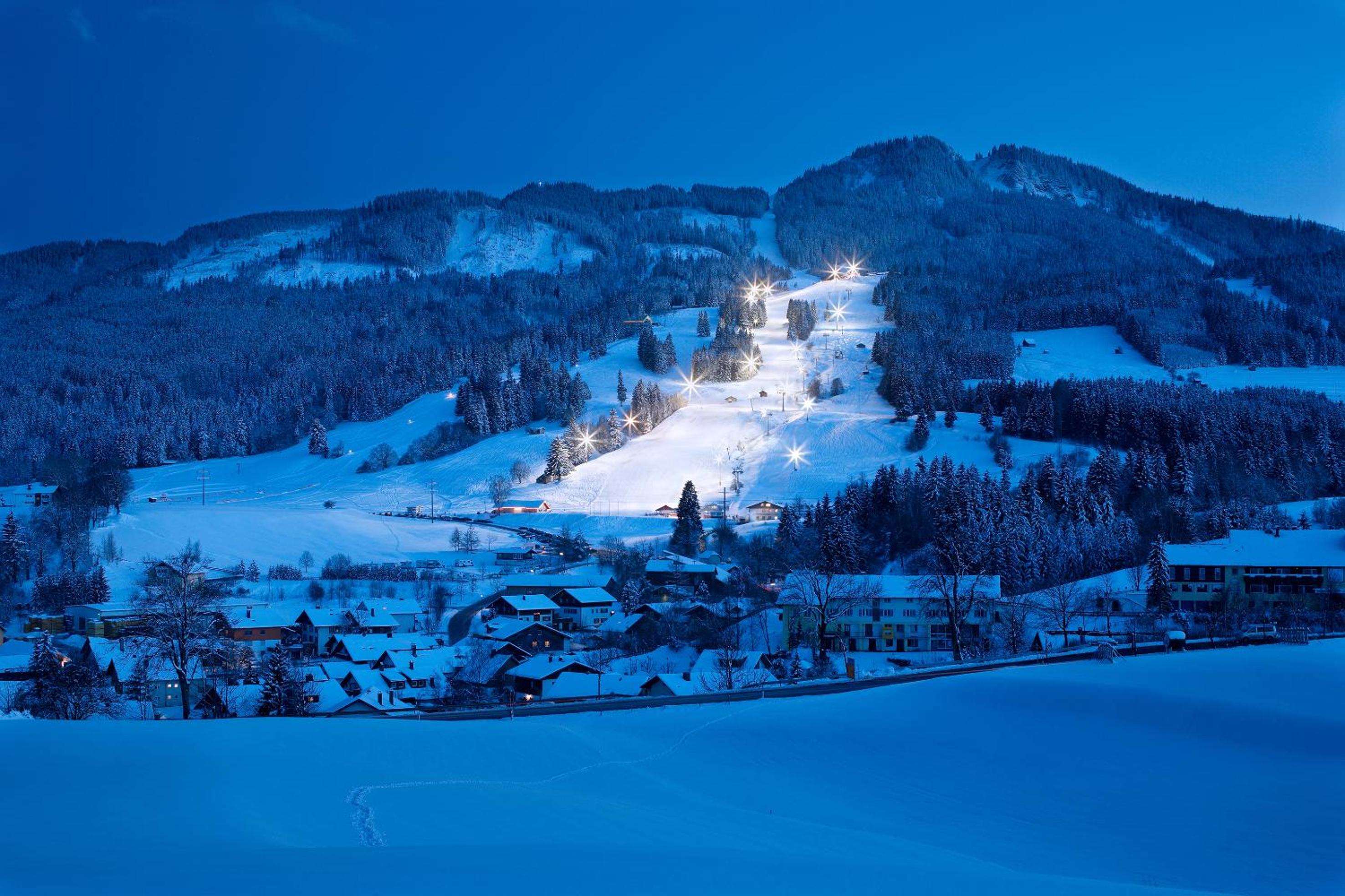 Haus Hindelang - 2 FeWos mit Zugspitzblick, inkl Königscard, gratis Parken & WLAN, Self Check-In, 5 Minuten ins Zentrum