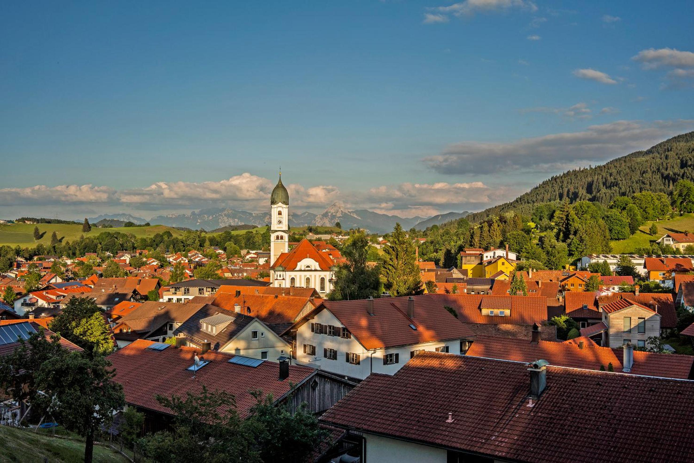 Haus Hindelang - 2 FeWos mit Zugspitzblick, inkl Königscard, gratis Parken & WLAN, Self Check-In, 5 Minuten ins Zentrum