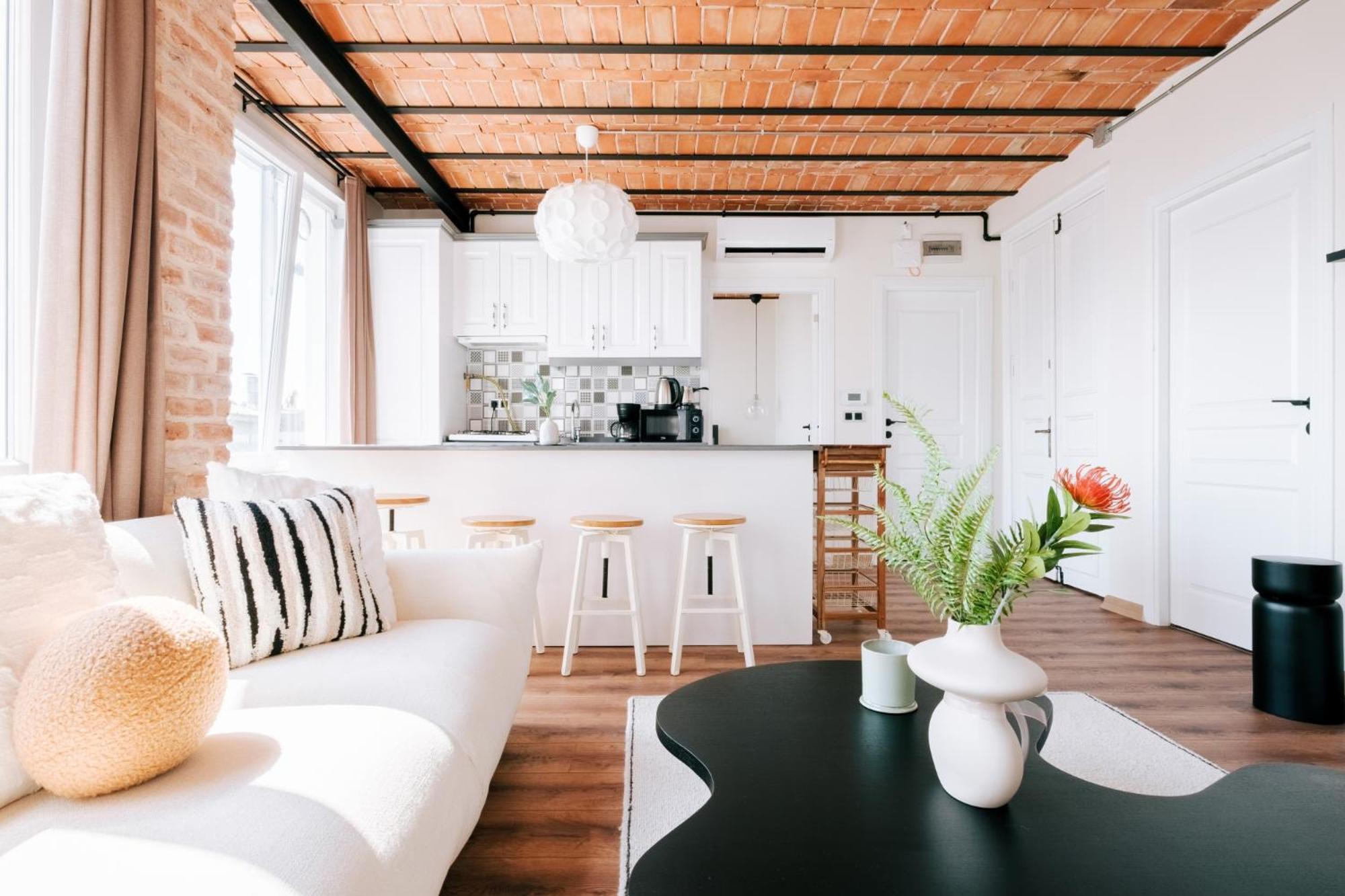 Luxury Flat Next to Galata and Metro w City View