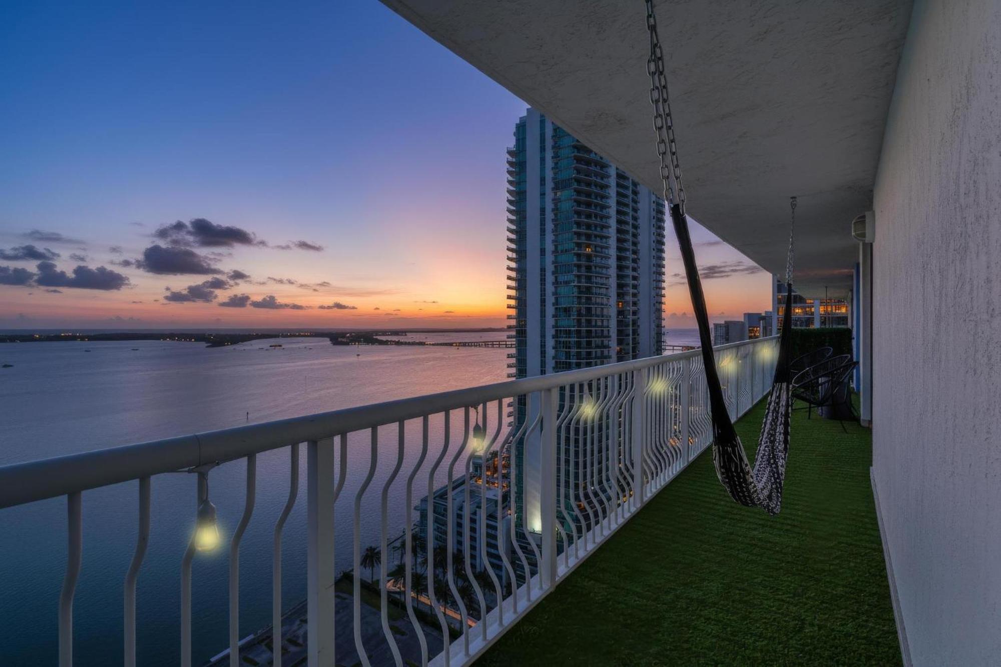 1200 Brickell Bay Drive 3102