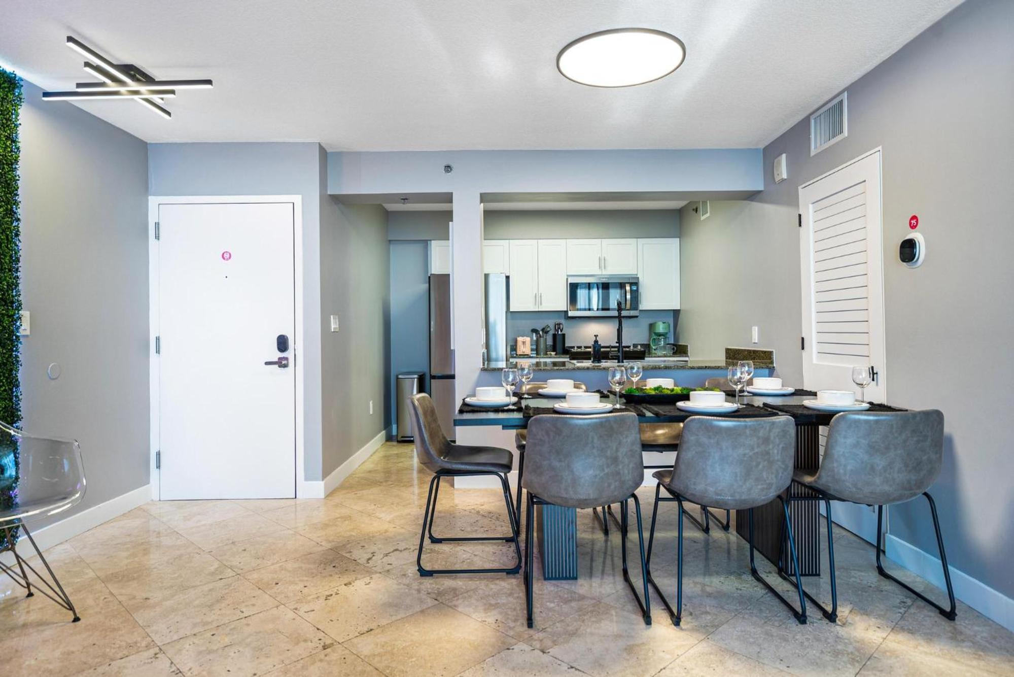 1200 Brickell Bay Drive 3102