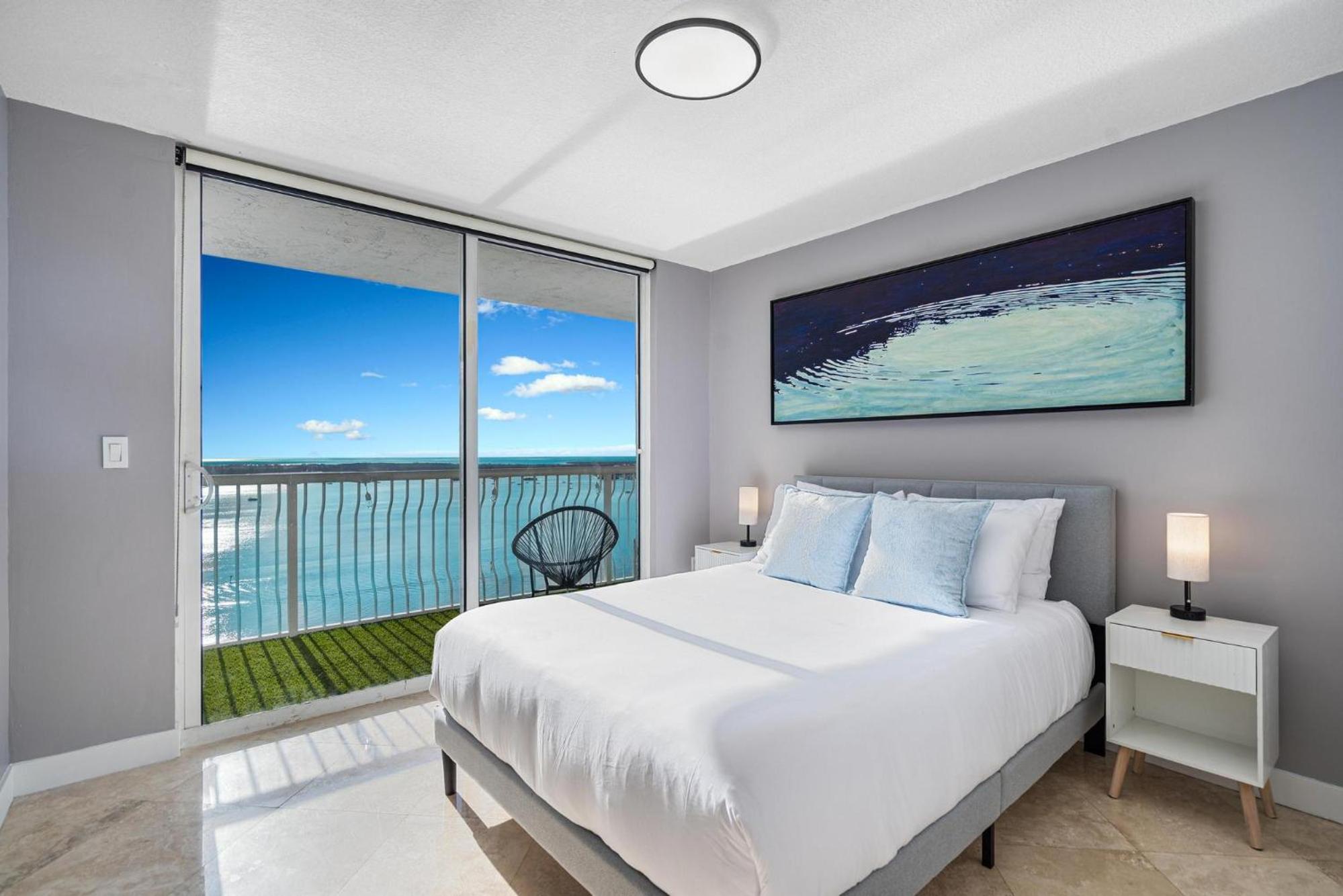 1200 Brickell Bay Drive 3102