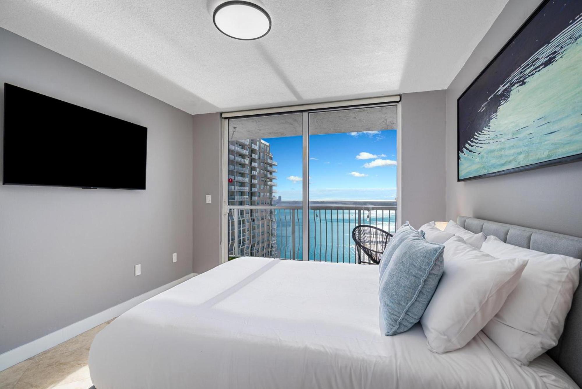 1200 Brickell Bay Drive 3102