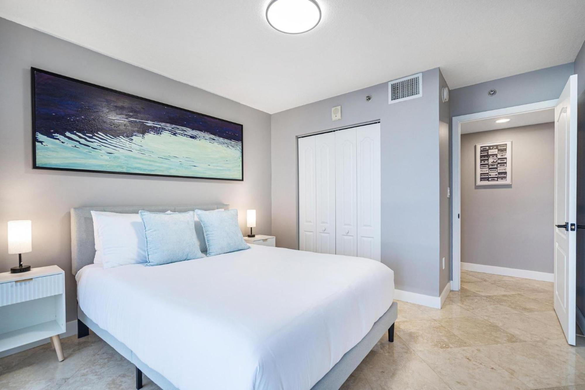 1200 Brickell Bay Drive 3102