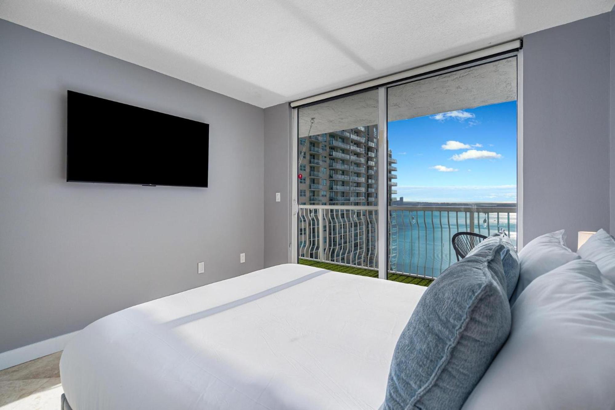 1200 Brickell Bay Drive 3102