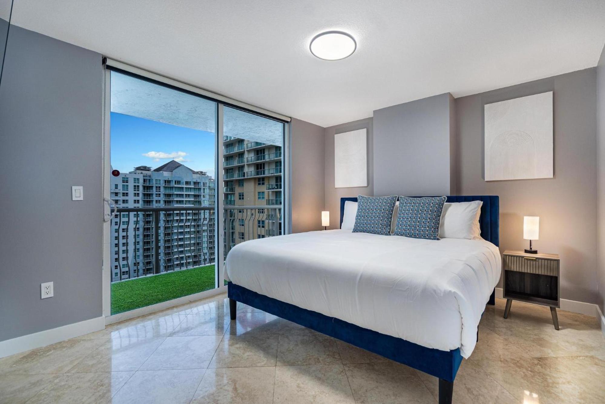 1200 Brickell Bay Drive 3102