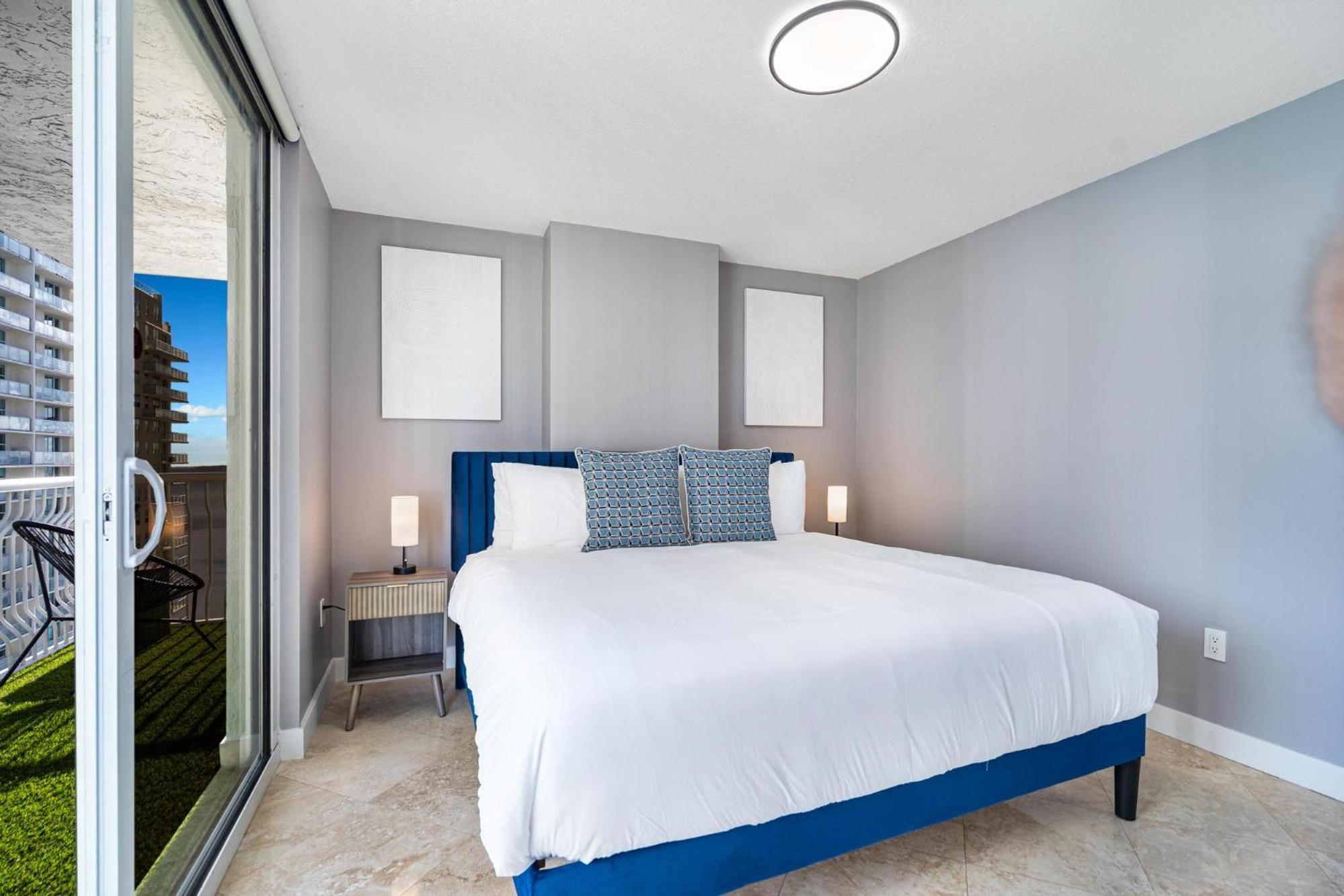 1200 Brickell Bay Drive 3102