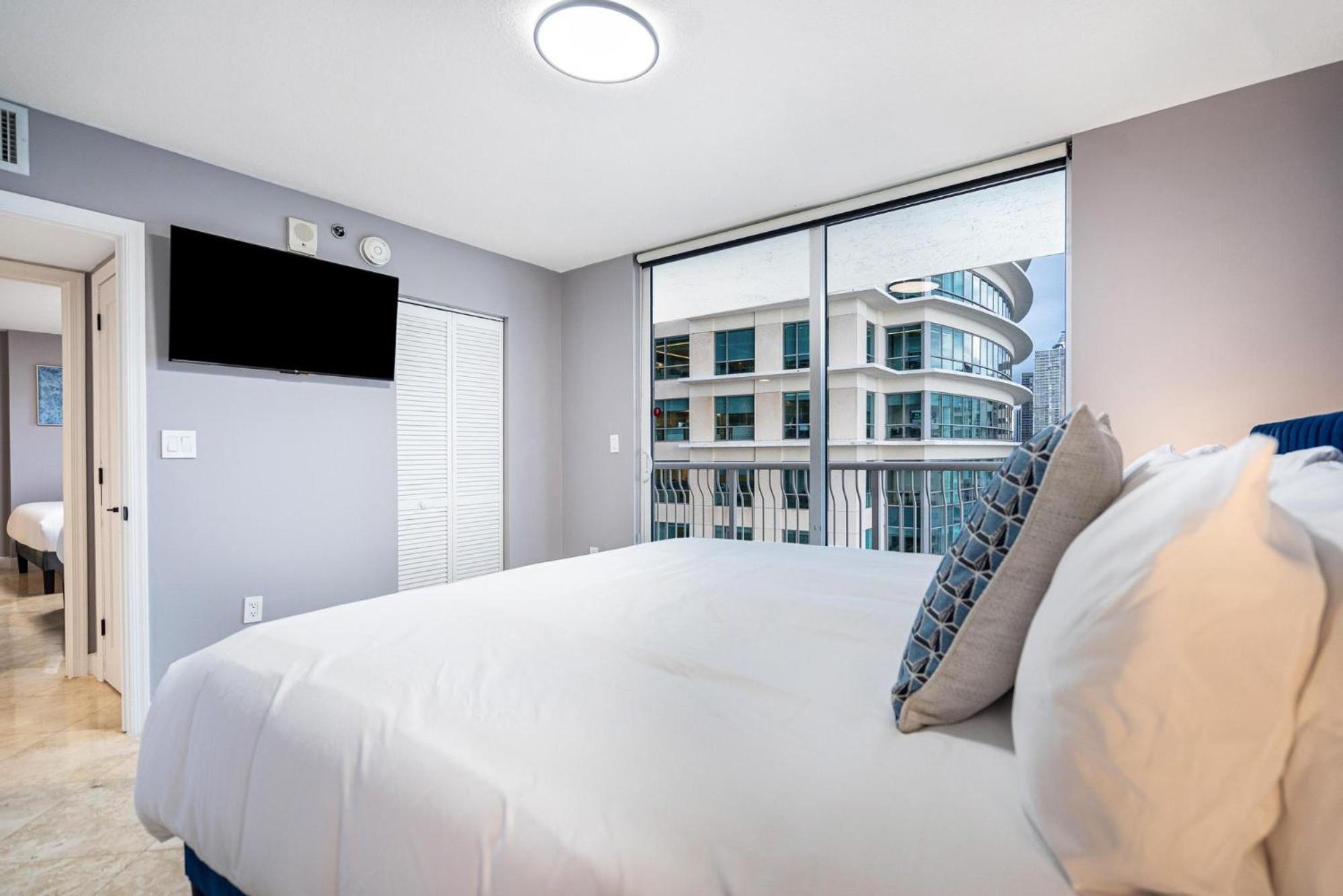1200 Brickell Bay Drive 3102