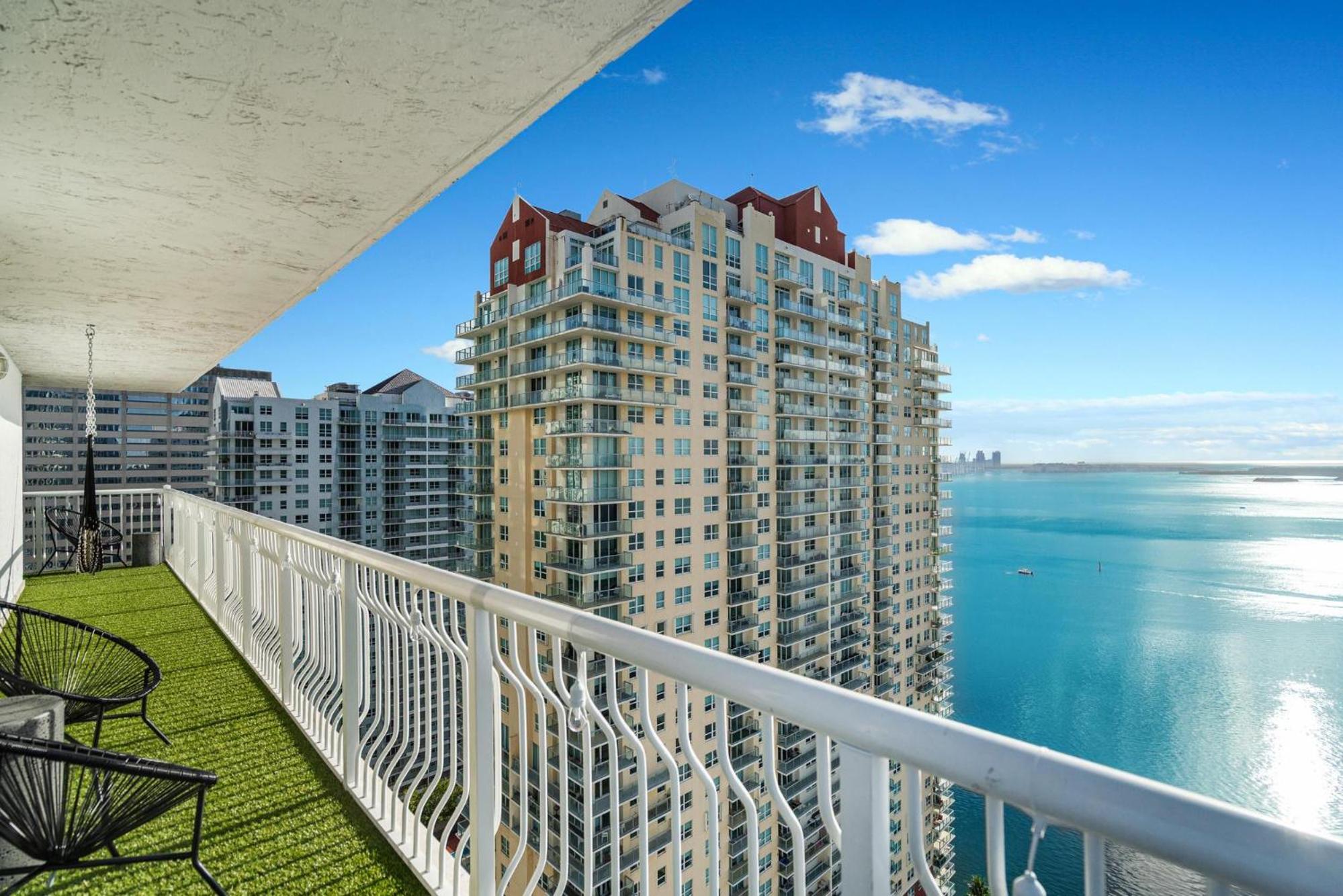 1200 Brickell Bay Drive 3102