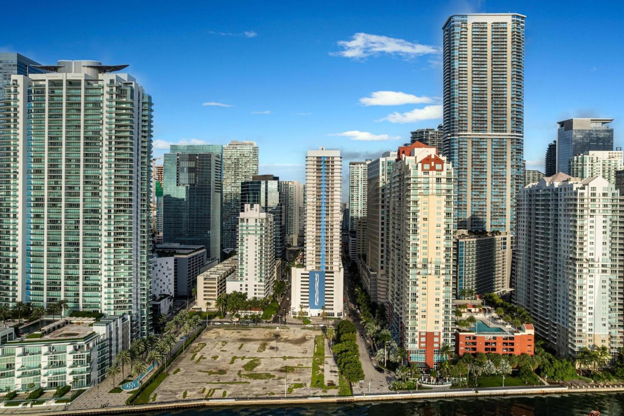 1200 Brickell Bay Drive 3102