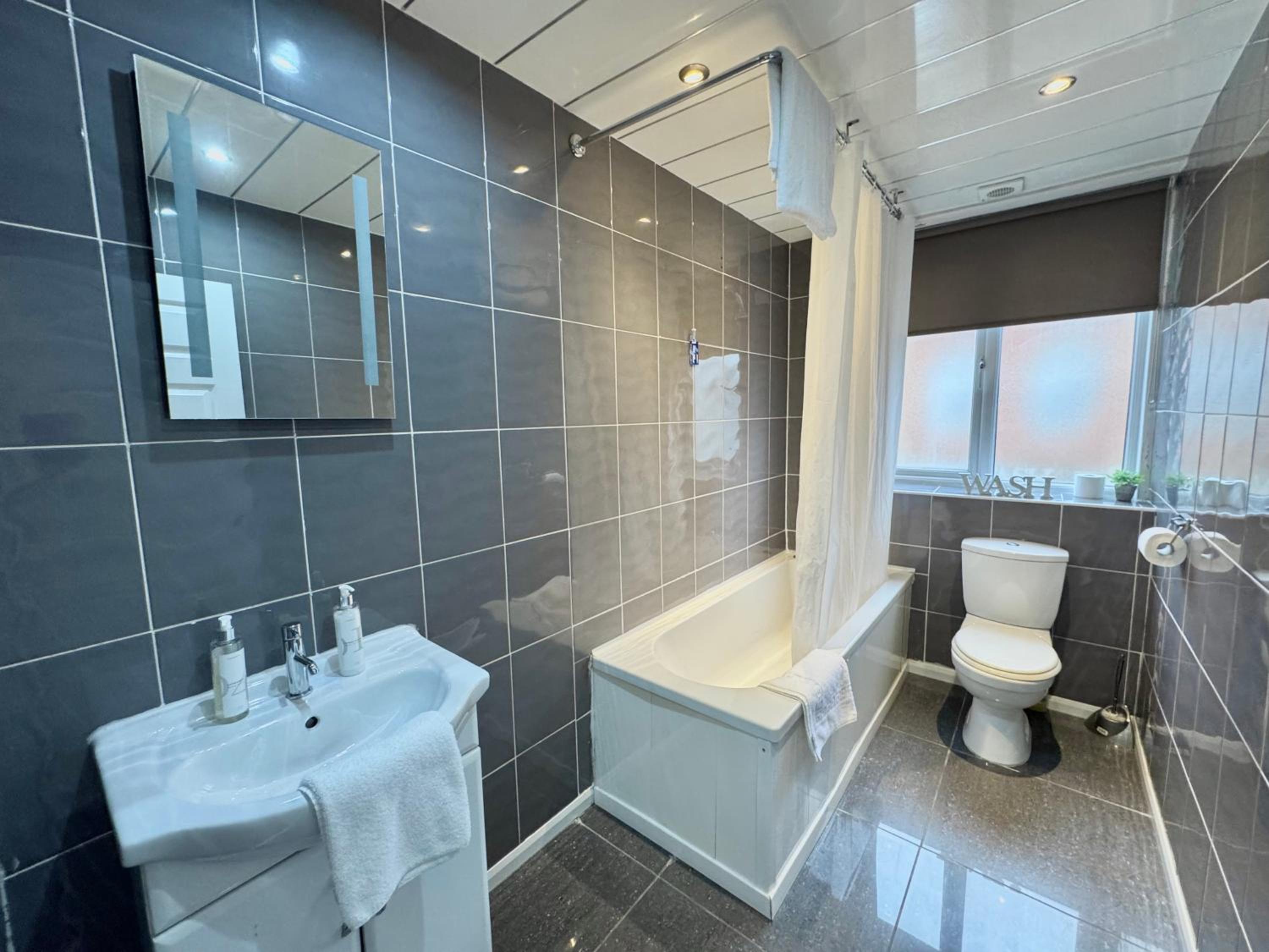 The Dock, South Shields 2 bedrooms sleeps 5 long stay and contractor rates welcome