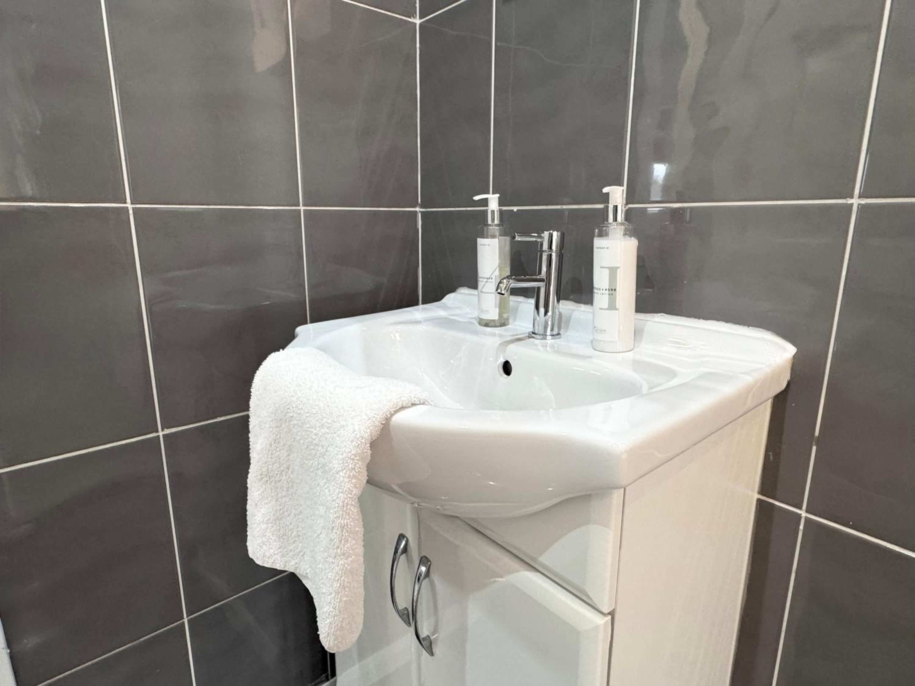 The Dock, South Shields 2 bedrooms sleeps 5 long stay and contractor rates welcome