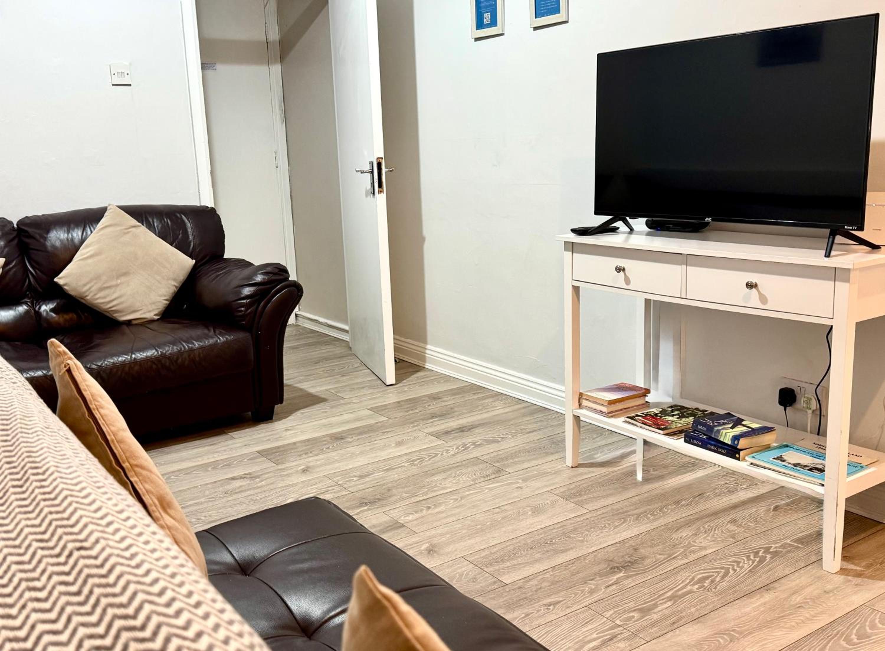The Dock, South Shields 2 bedrooms sleeps 5 long stay and contractor rates welcome