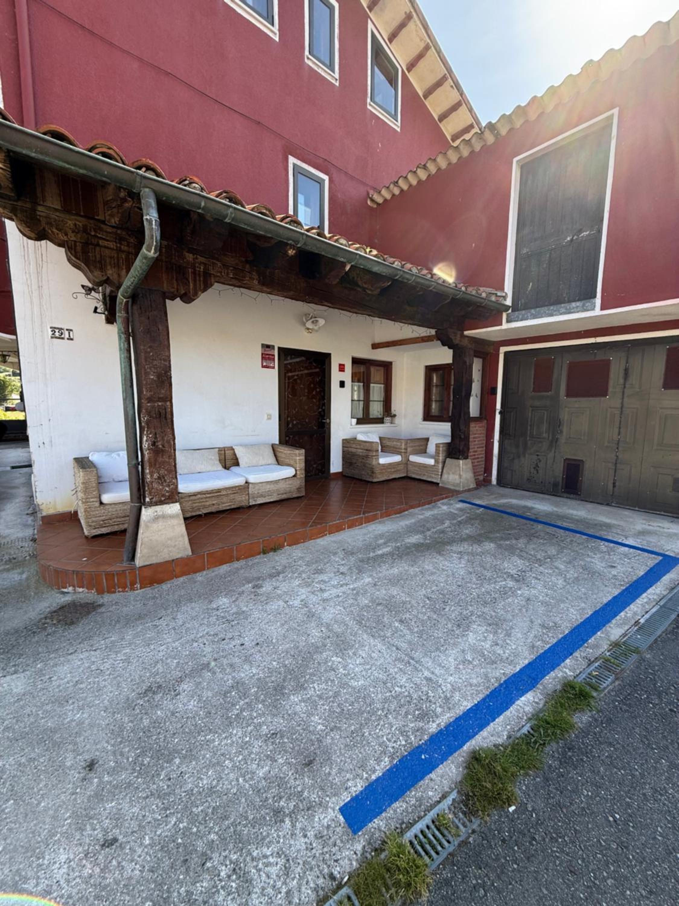 Casa adosada en entorno tranquilo ideal para familias
