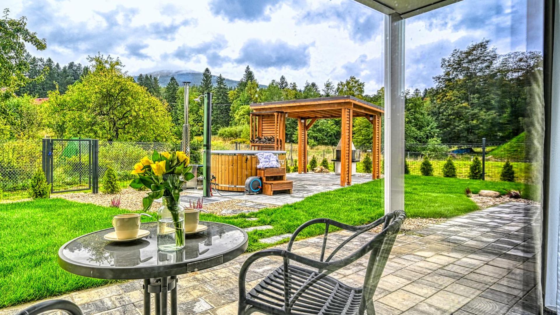 Apartament Superior z prywatną balią i ogrodem - Belle View & SPA - by Royal Aparts