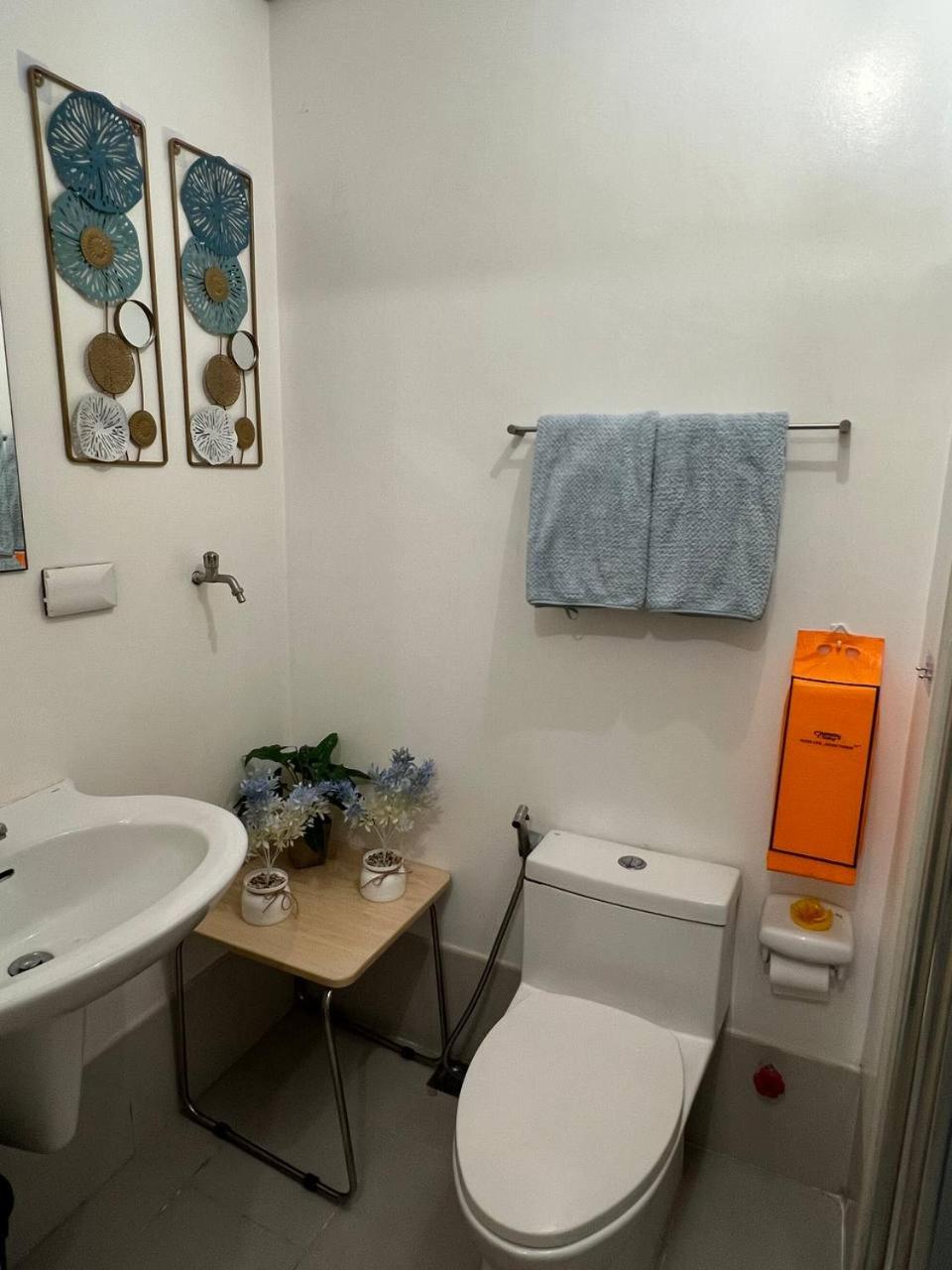 Greece Theme Boni MRT Train Edsa 1BR with Netflix Prime HBO Max Fast Internet Pool Light Mall