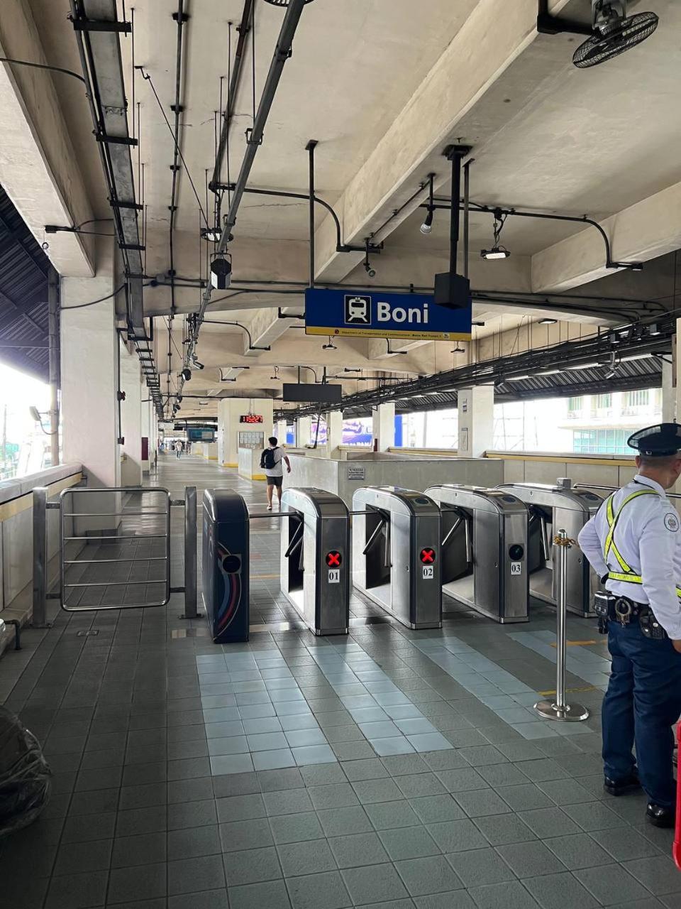 Greece Theme Boni MRT Train Edsa 1BR with Netflix Prime HBO Max Fast Internet Pool Light Mall