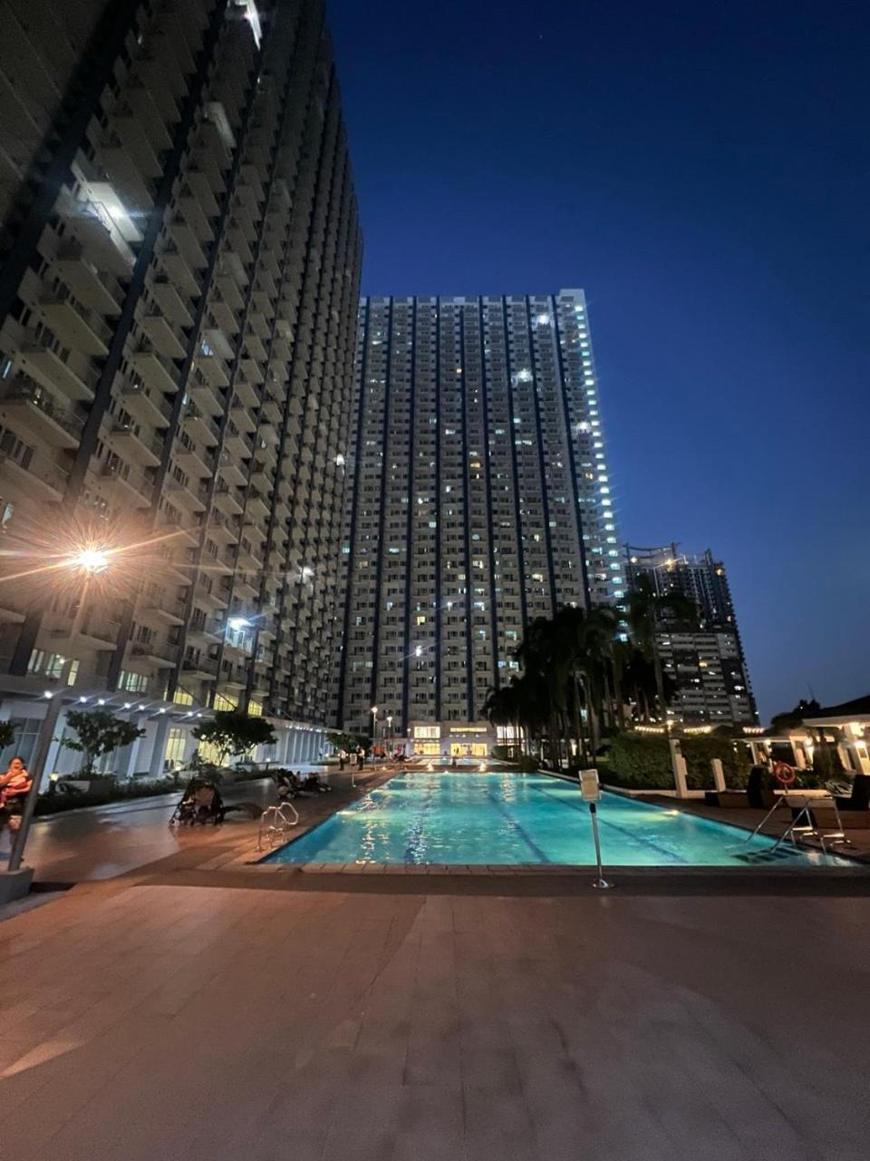 Greece Theme Boni MRT Train Edsa 1BR with Netflix Prime HBO Max Fast Internet Pool Light Mall