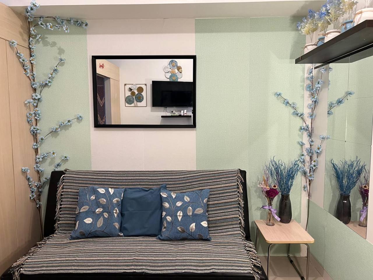 Greece Theme Boni MRT Train Edsa 1BR with Netflix Prime HBO Max Fast Internet Pool Light Mall
