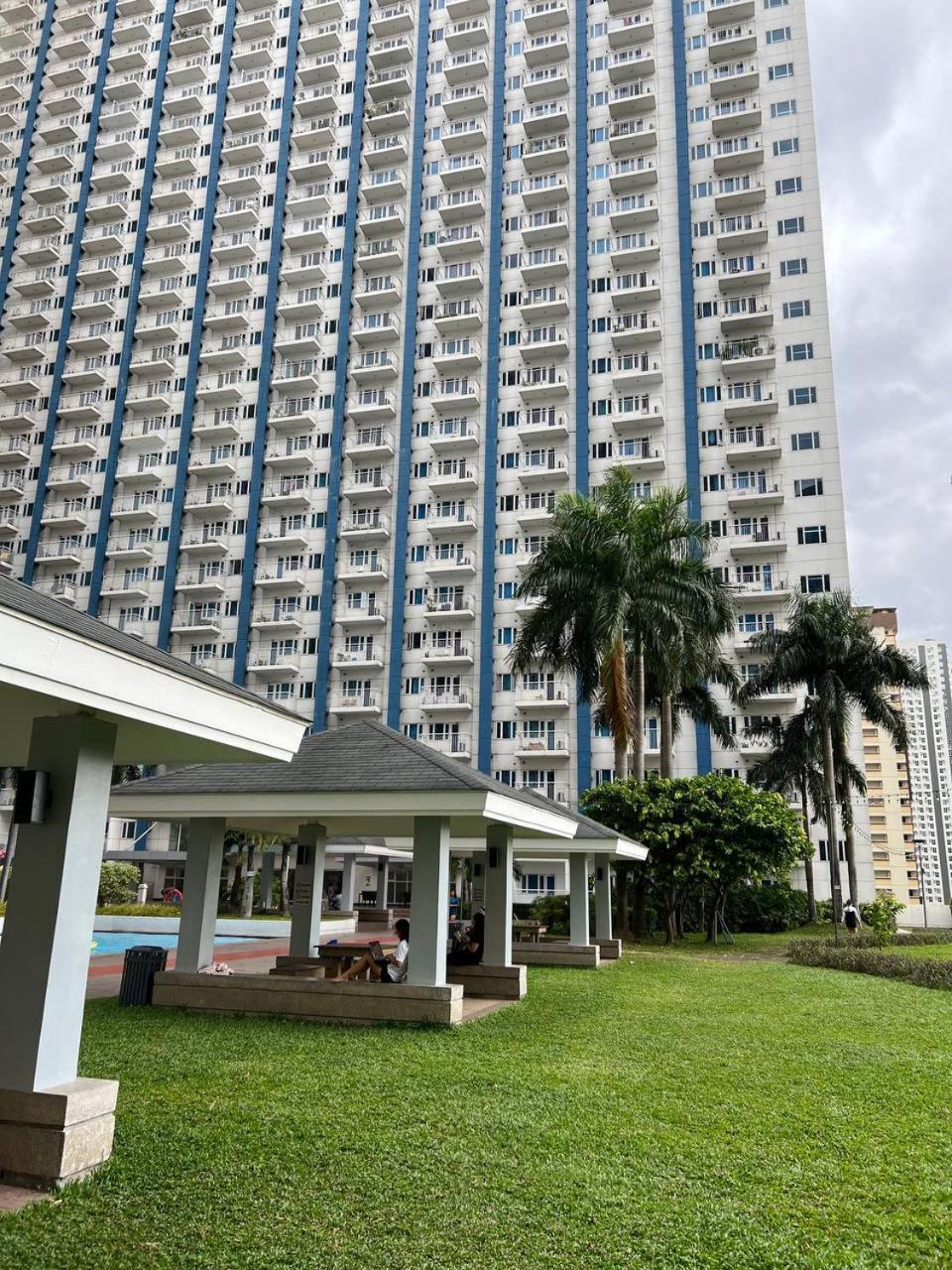 Greece Theme Boni MRT Train Edsa 1BR with Netflix Prime HBO Max Fast Internet Pool Light Mall
