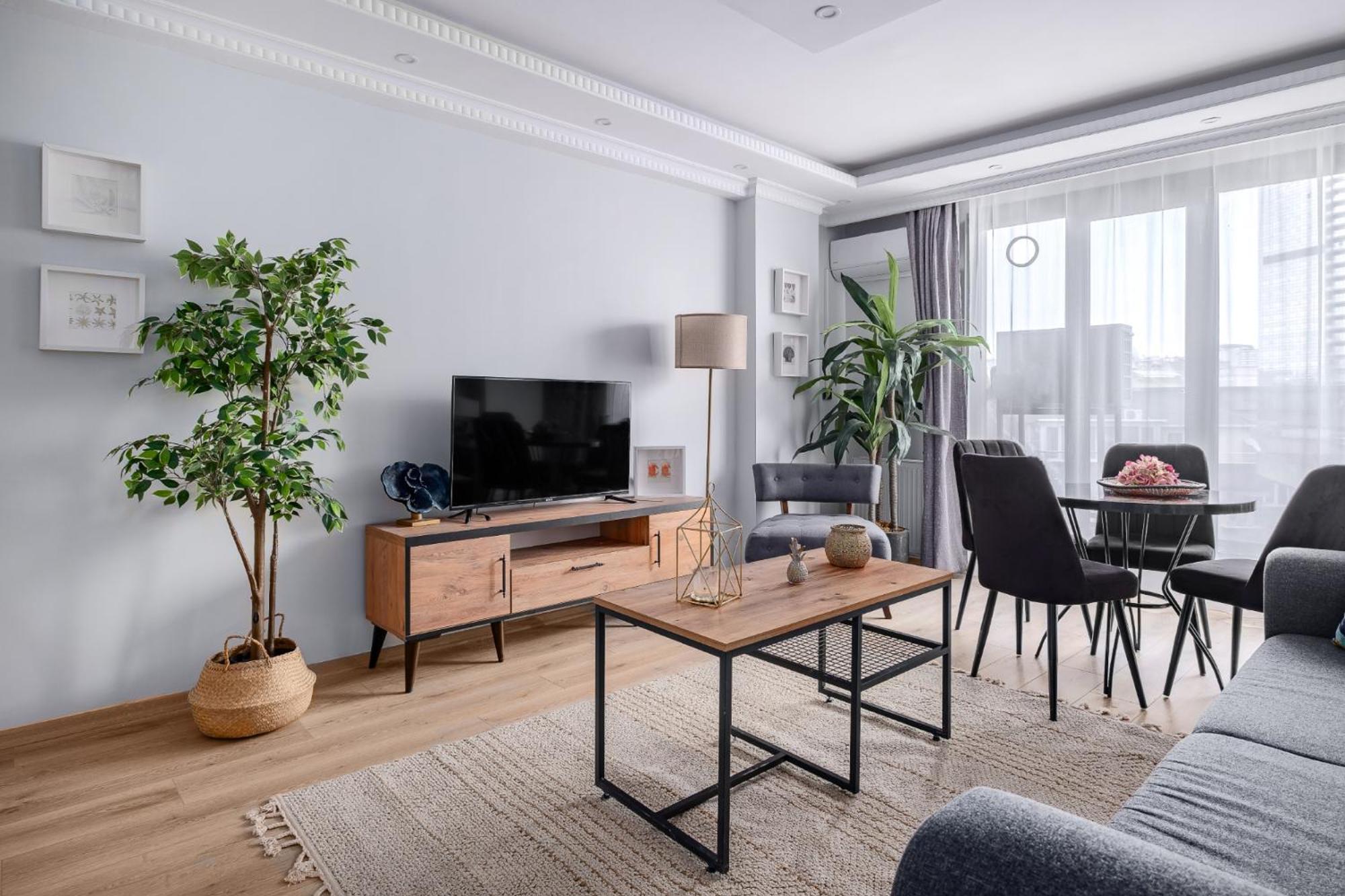 High-Speed Wi-Fi Flat • Elevator • Modern Design
