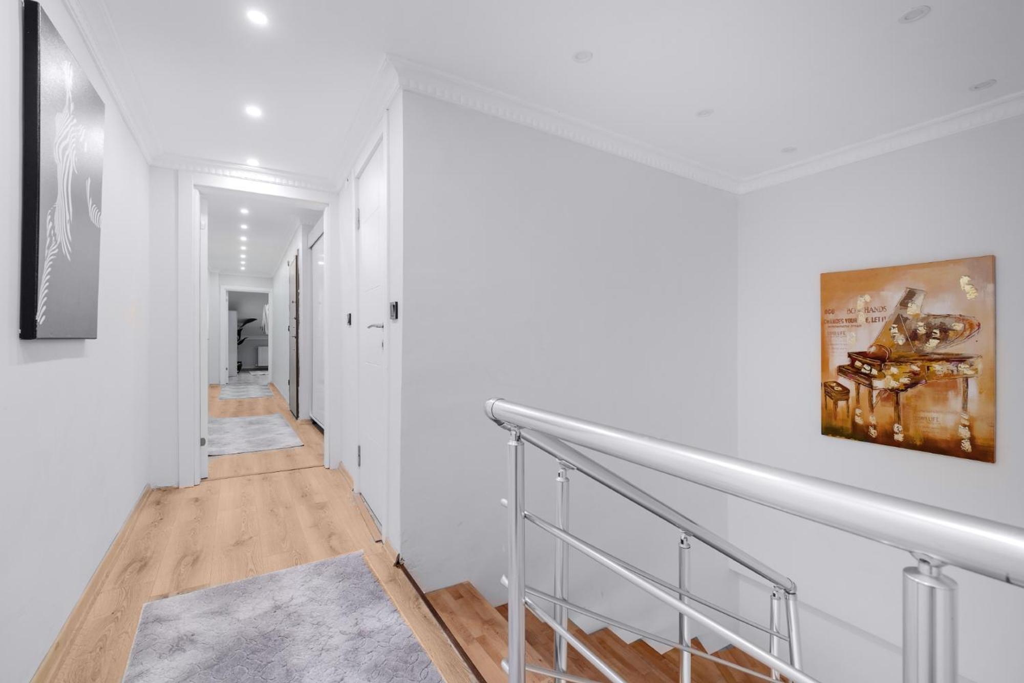 High-Speed Wi-Fi Flat • Elevator • Modern Design