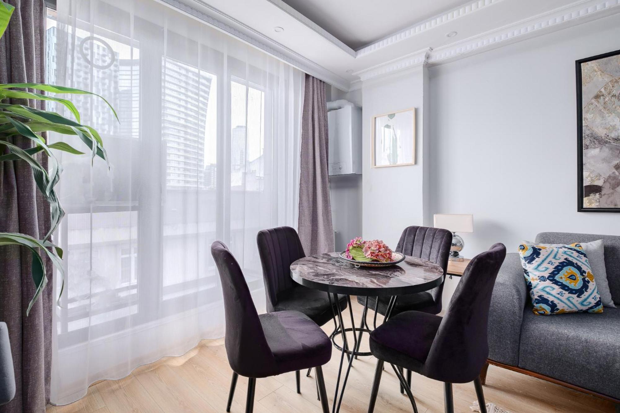 High-Speed Wi-Fi Flat • Elevator • Modern Design