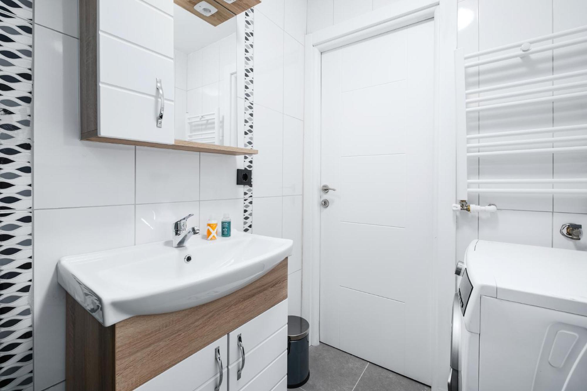 High-Speed Wi-Fi Flat • Elevator • Modern Design