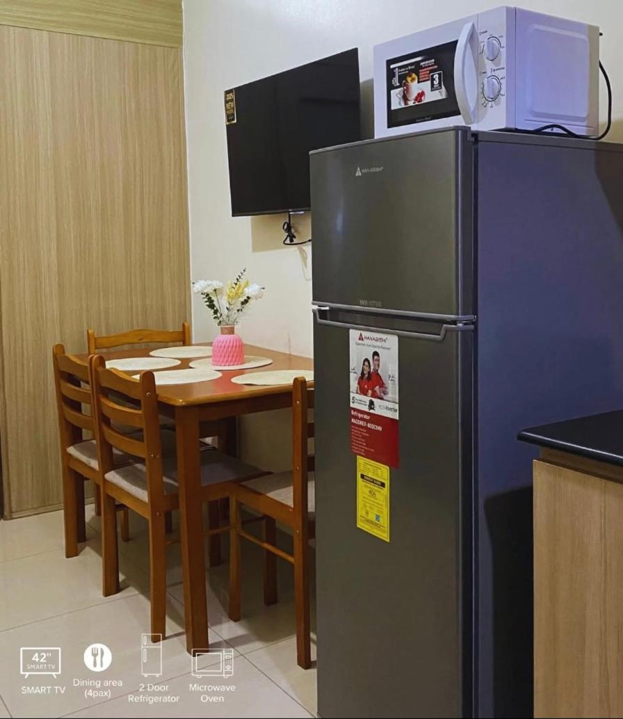 Apartment with balcony walking distance to Mall of Asia located in Shore1 and 2 Residences