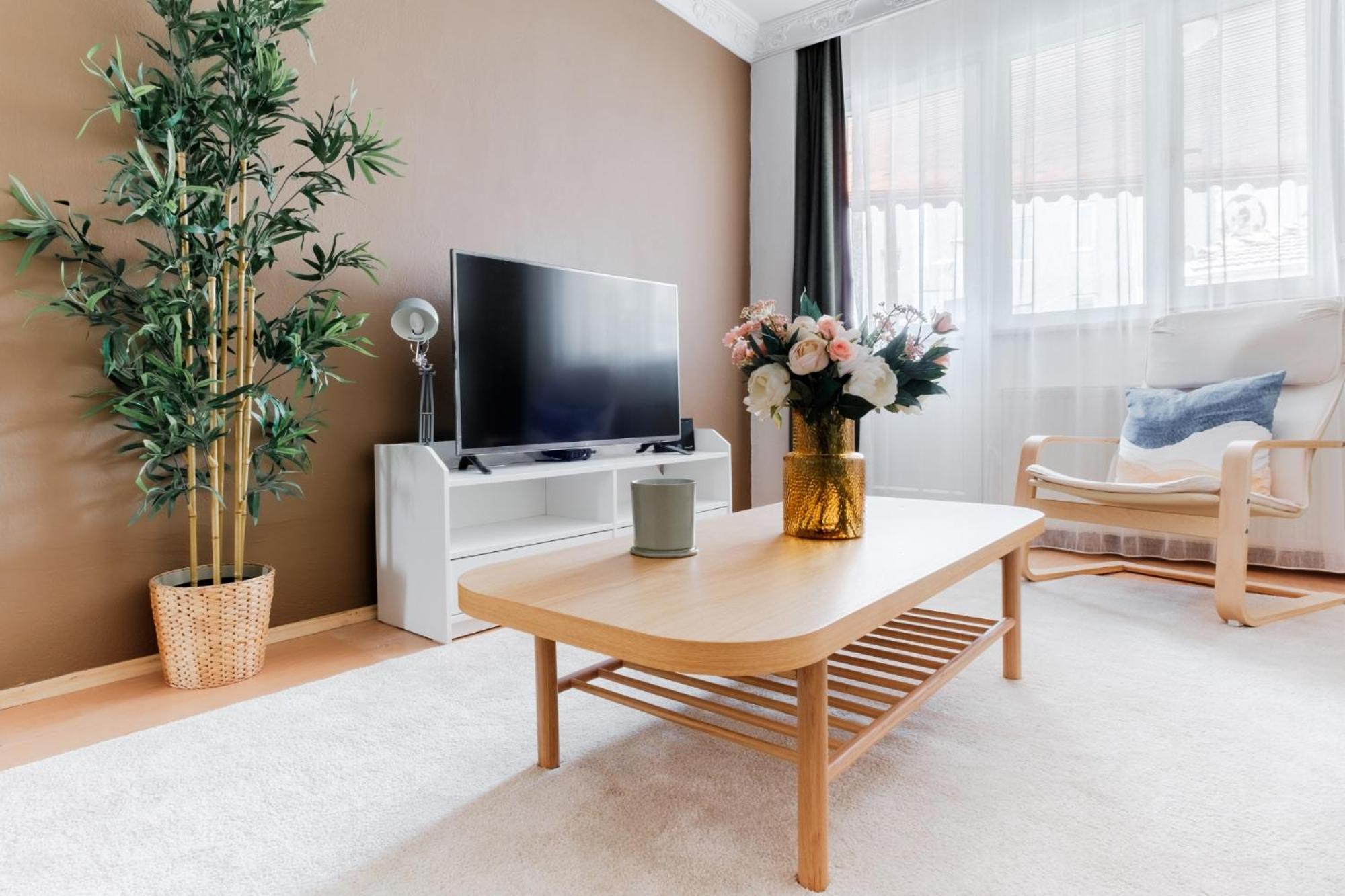 Flat w Balcony Near Taksim Square in Istiklal