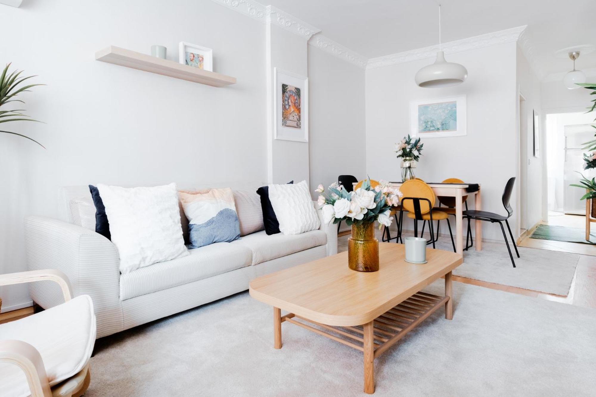 Flat w Balcony Near Taksim Square in Istiklal