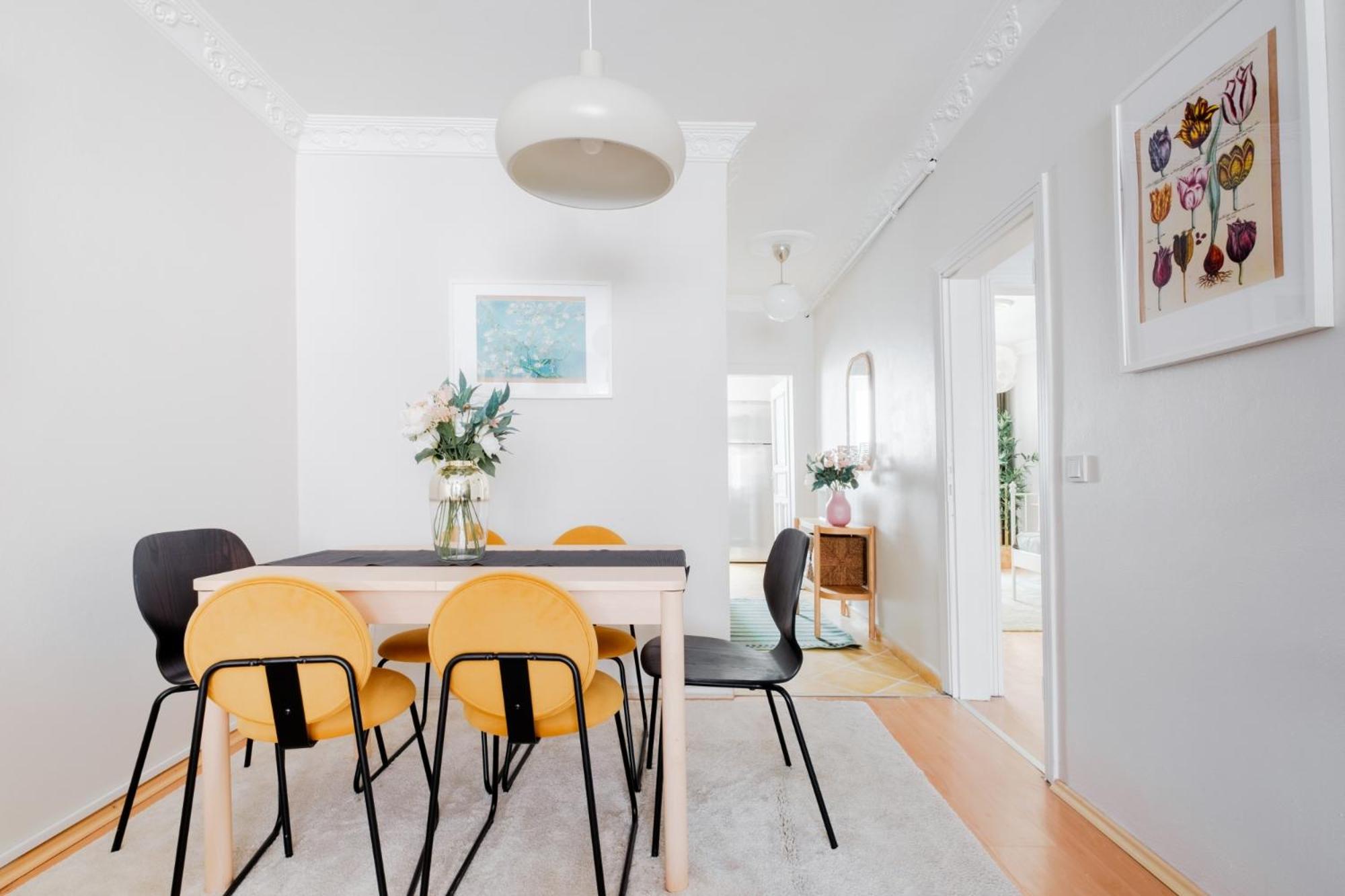 Flat w Balcony Near Taksim Square in Istiklal