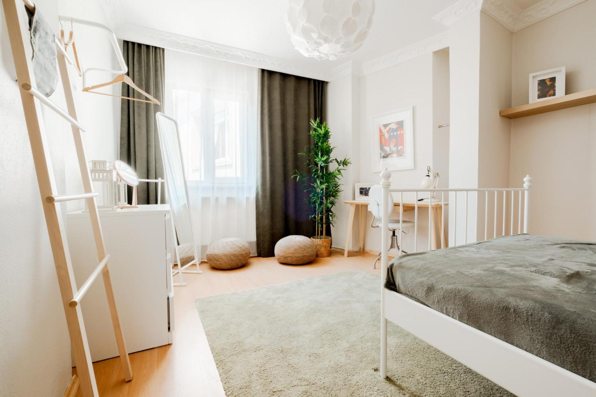 Flat w Balcony Near Taksim Square in Istiklal