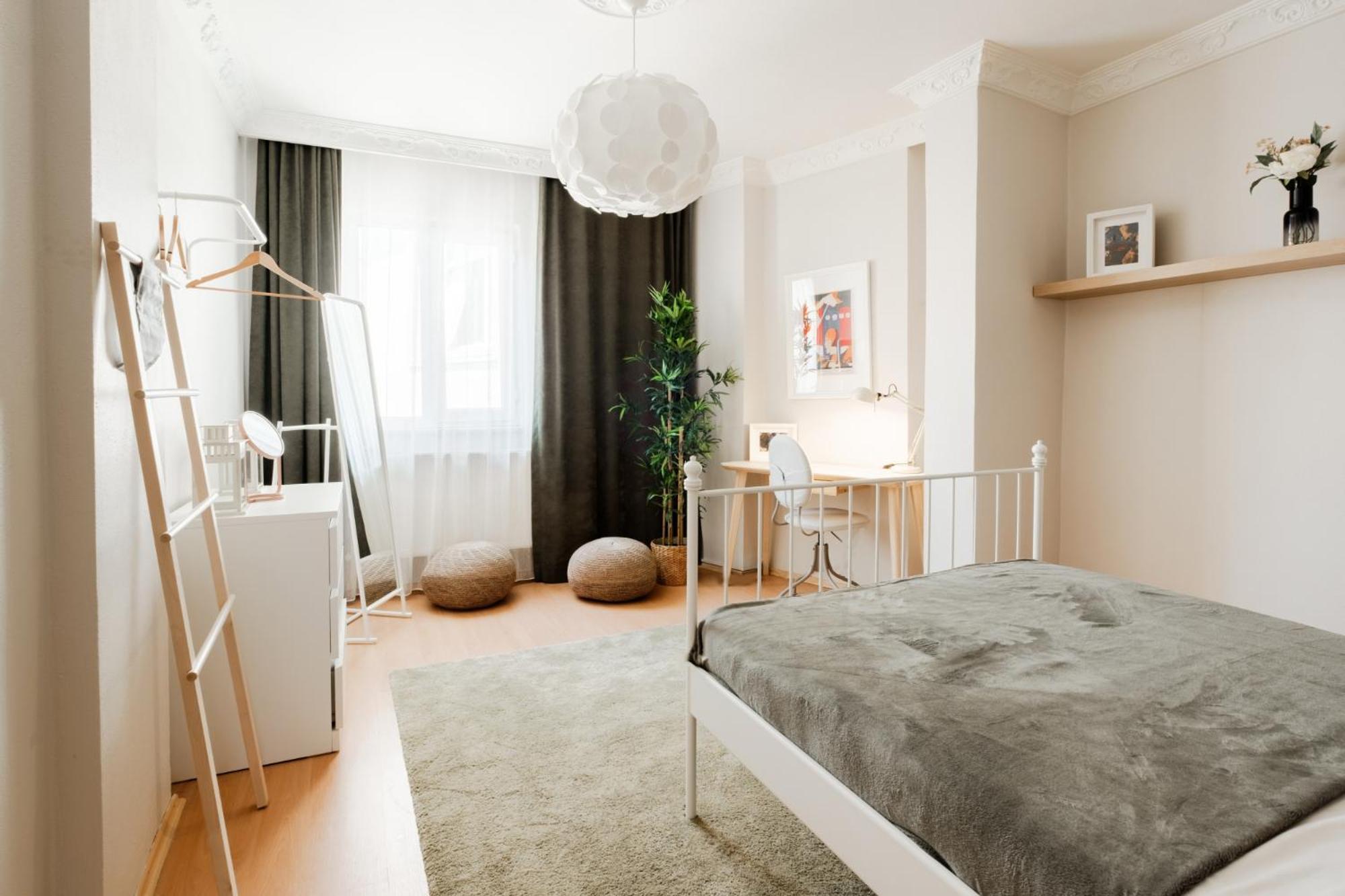 Flat w Balcony Near Taksim Square in Istiklal