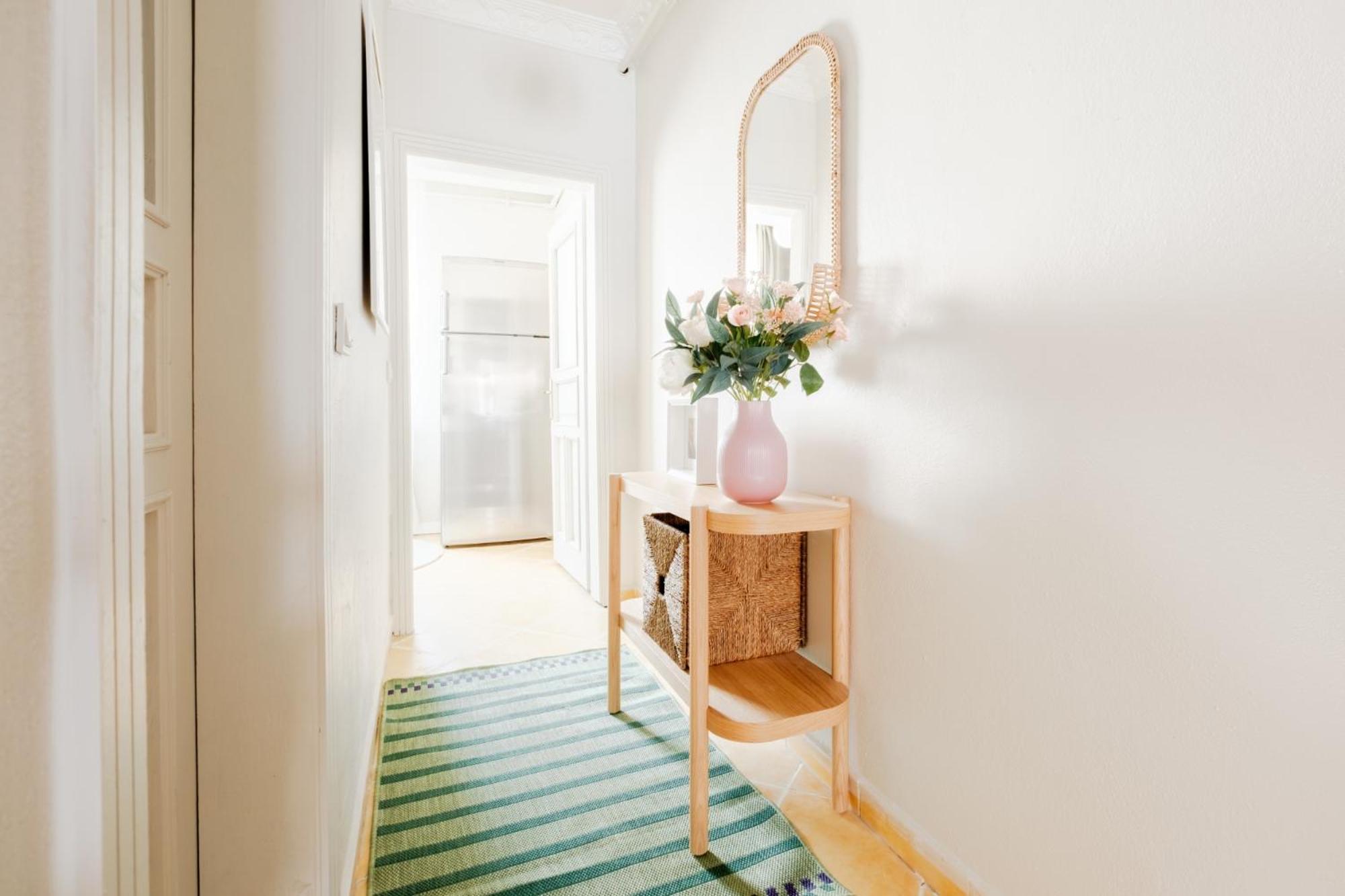Flat w Balcony Near Taksim Square in Istiklal
