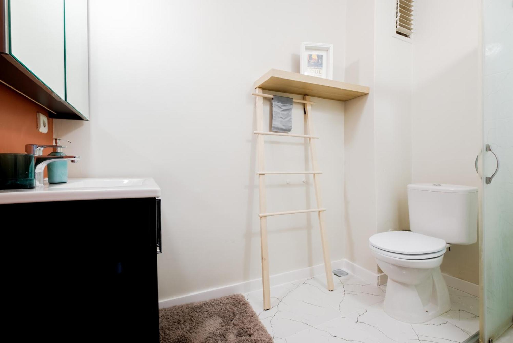 Flat w Balcony Near Taksim Square in Istiklal
