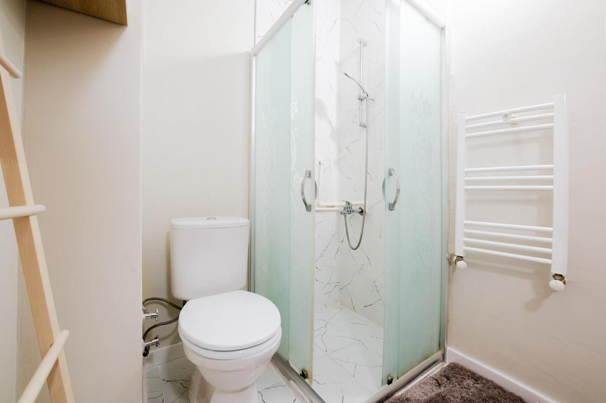 Flat w Balcony Near Taksim Square in Istiklal