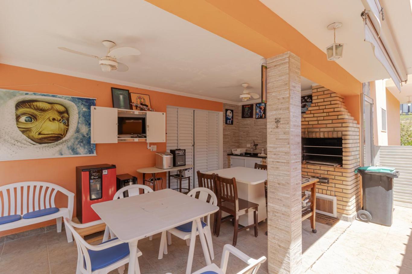 Casa Tematica com Piscina e Churrasqueira