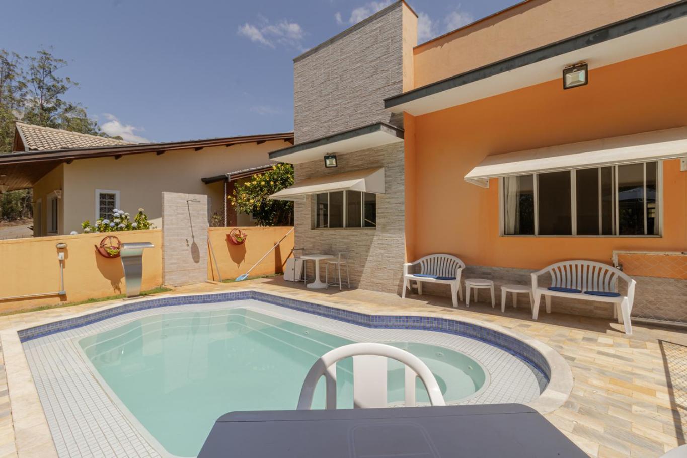Casa Tematica com Piscina e Churrasqueira